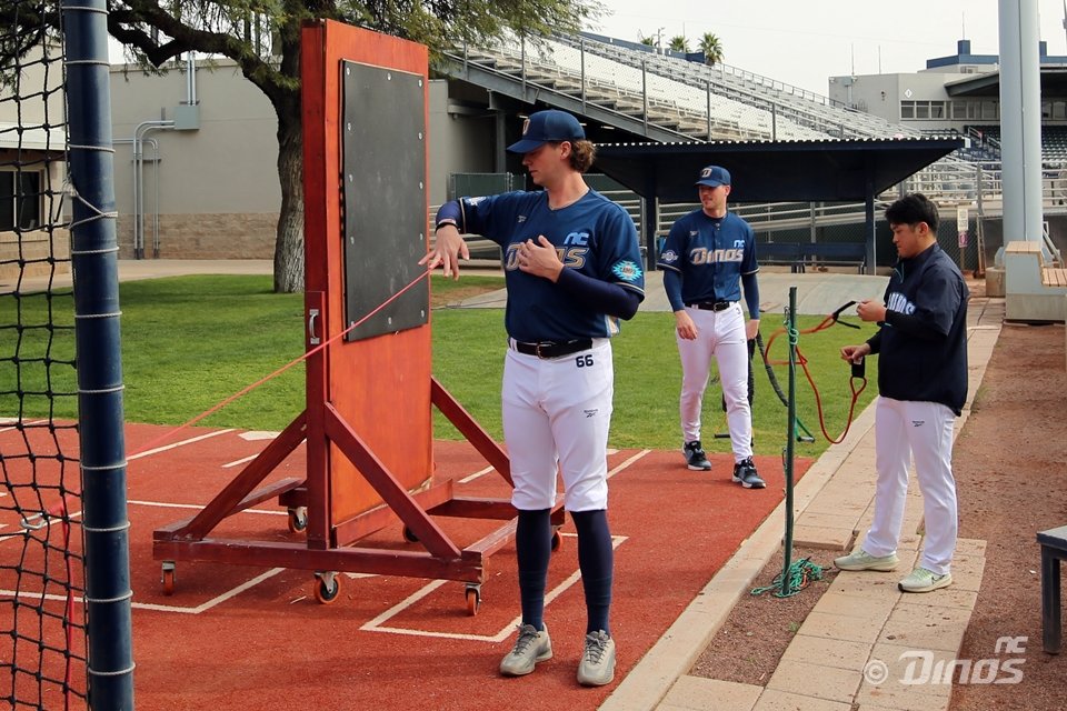 NC 커티스 테일러는 첫 불펜투구부터 위력적인 투심을 구사했다. 그는 투심을 앞세워 NC 외국인투수 성공 신화를 이어가려 한다. 사진제공｜NC 다이노스