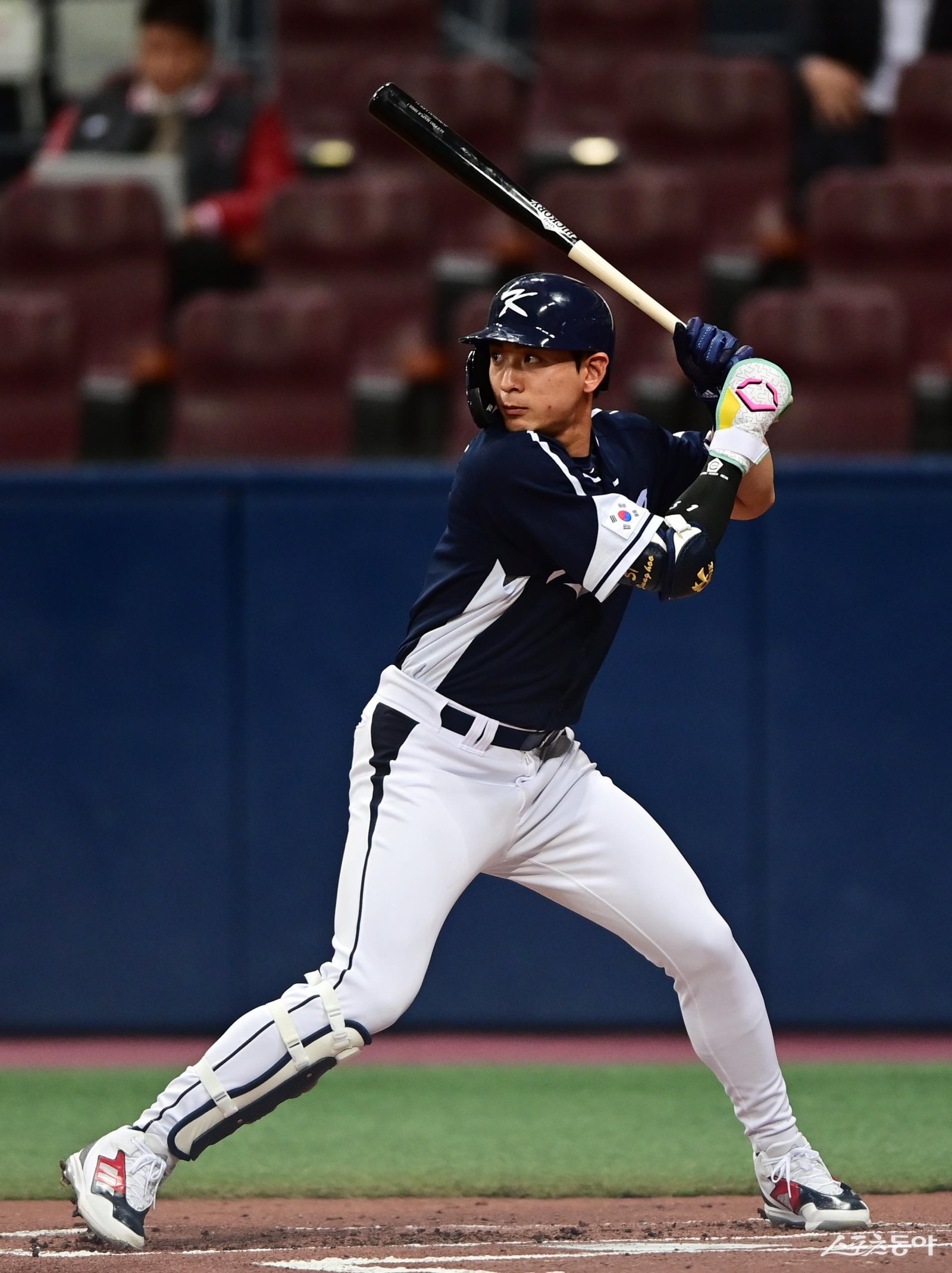 샌프란시스코 이정후는 2026 WBC 대표팀 주장으로 선임됐다. 그는 선배와 후배의 가교 역할을 잘하며 목표인 2라운드 진출에 힘을 보태려 한다. 스포츠동아DB