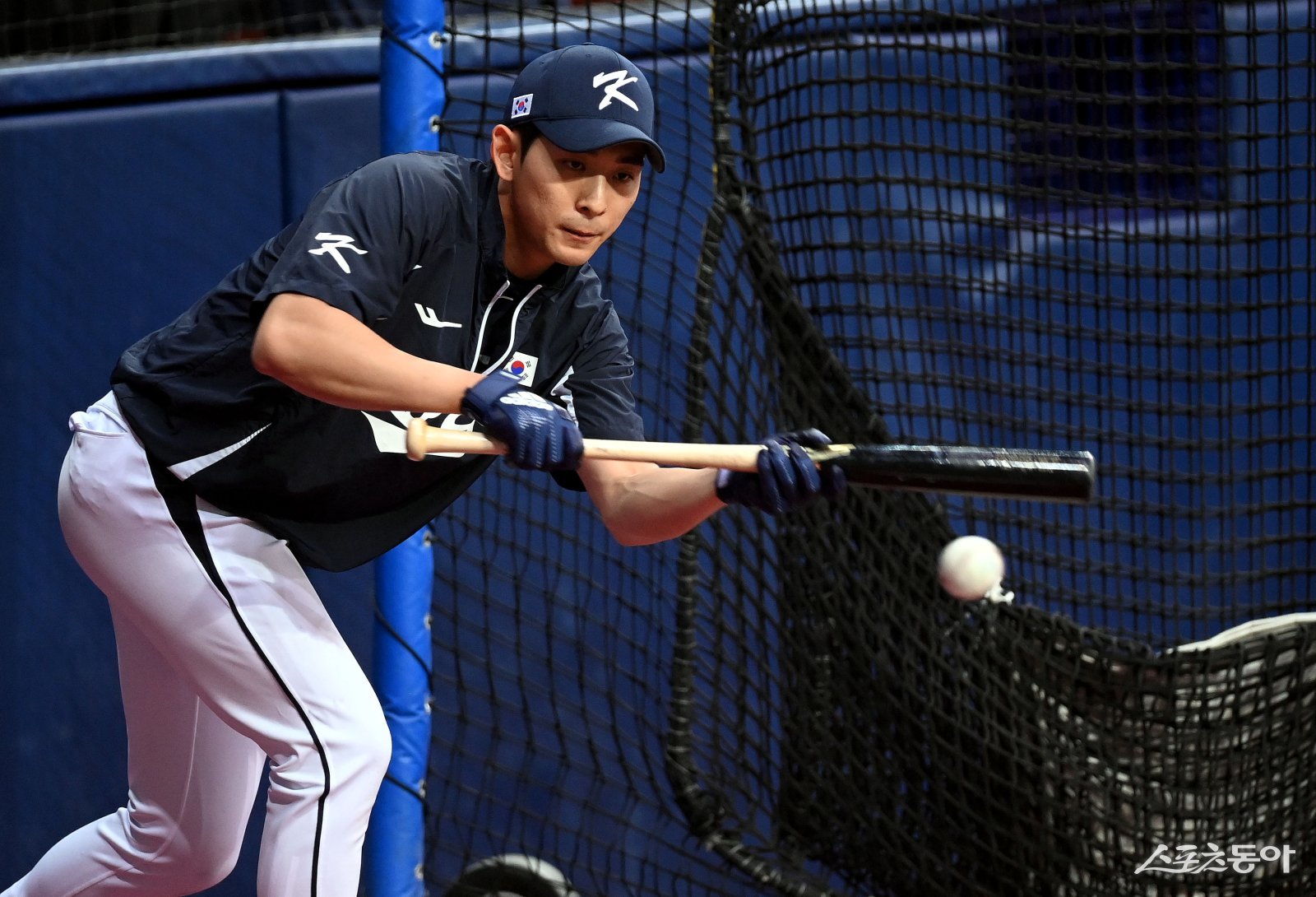 샌프란시스코 이정후는 2026 WBC 대표팀 주장으로 선임됐다. 그는 선배와 후배의 가교 역할을 잘하며 목표인 2라운드 진출에 힘을 보태려 한다. 스포츠동아DB