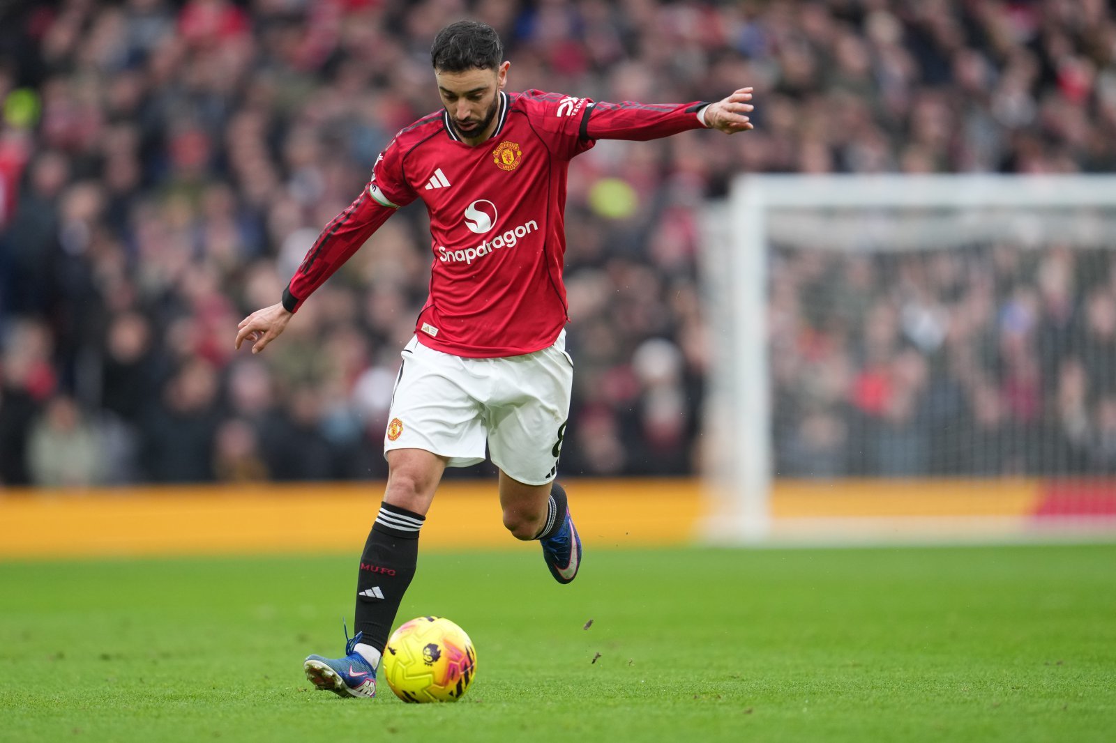 맨유 브루노 페르난데스가 7일(한국시간) 토트넘과 홈경기 도중 슛을 하고 있다. 맨체스터｜AP뉴시스