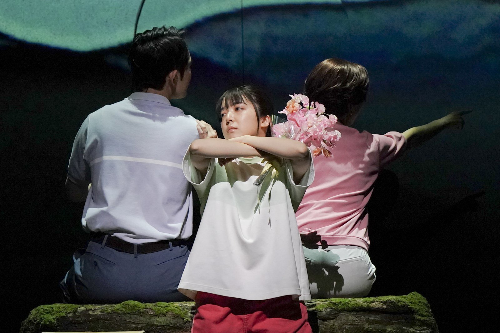 공연 ‘센과 치히로의 행방불명’ 오리지널 투어 장면들. 하쿠의 비행 장면과 거대해진 가오나시 등 원작 애니메이션의 세계를 무대에서 구현했다. 사진제공｜ⓒ TOHO