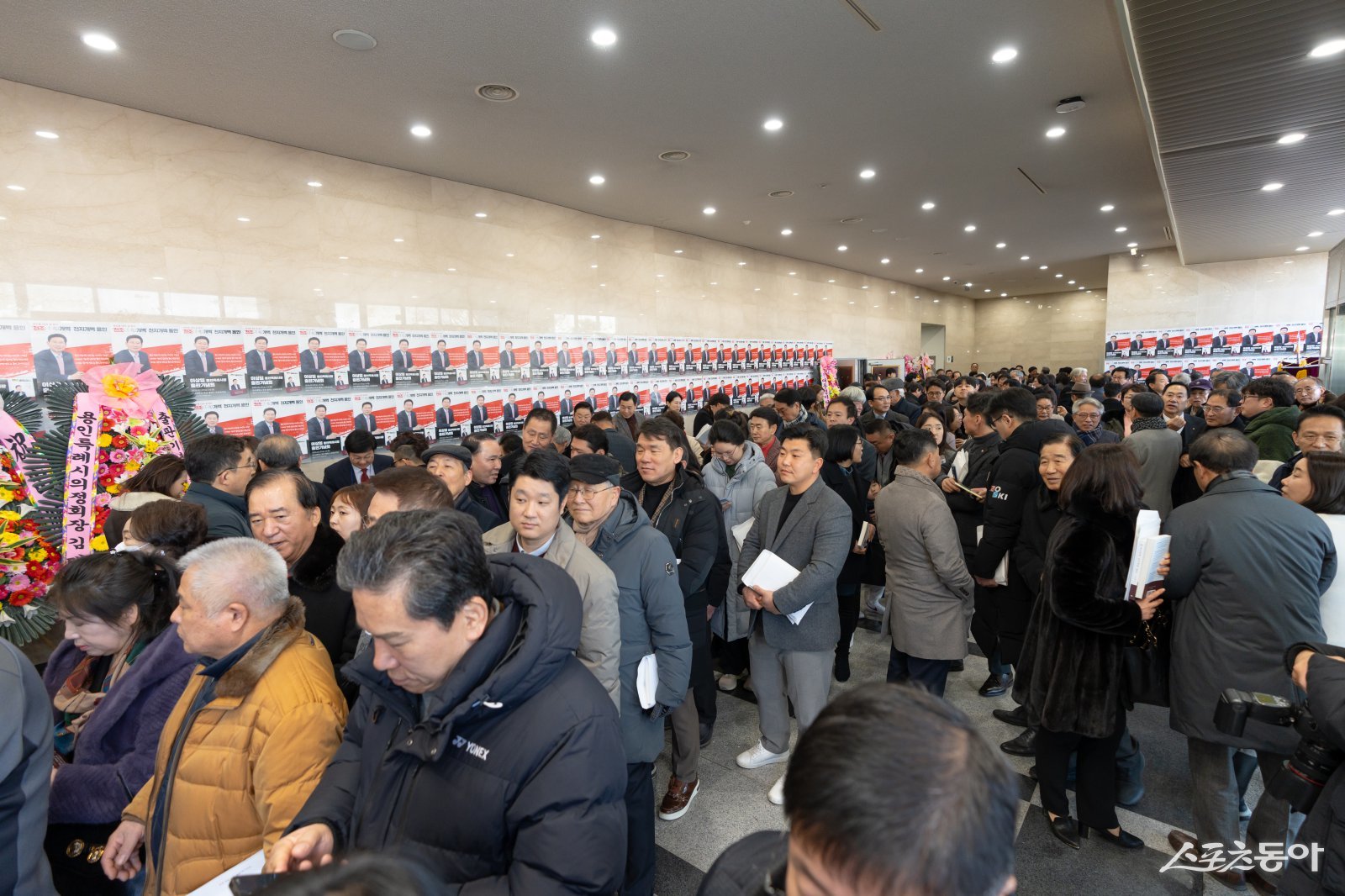 이상일 용인특례시장이 출간한 저서 ‘천지개벽 천조개벽 용인’ 출판기념회가 지난 7일 단국대학교 죽전캠퍼스 난파음악관에서 2천500여 명이 참석한 가운데 성황리에 개최됐다. 사진제공｜이상일 용인시장