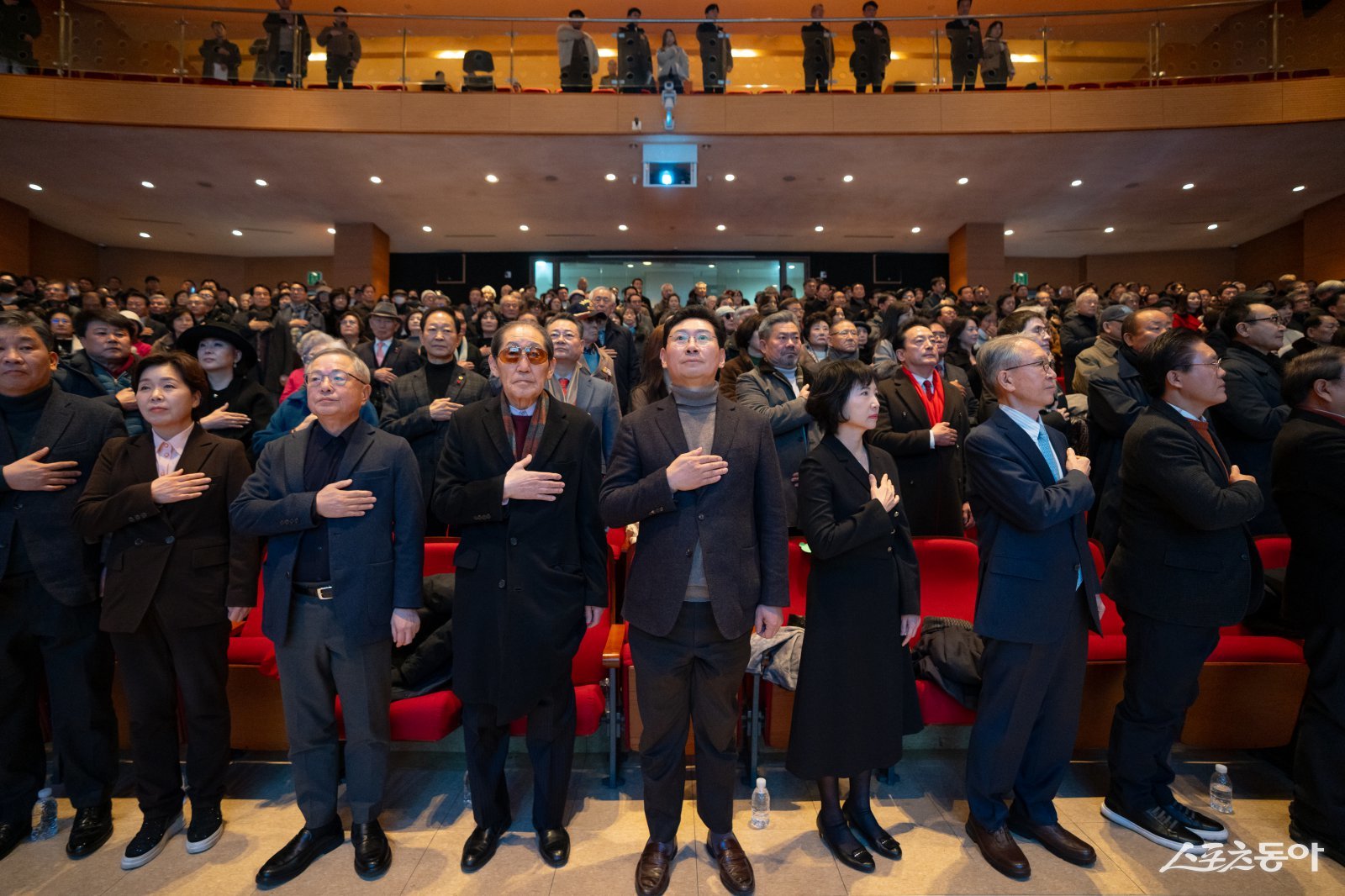 이상일 용인특례시장이 출간한 저서 ‘천지개벽 천조개벽 용인’ 출판기념회가 지난 7일 단국대학교 죽전캠퍼스 난파음악관에서 2천500여 명이 참석한 가운데 성황리에 개최됐다. 사진제공｜이상일 용인시장