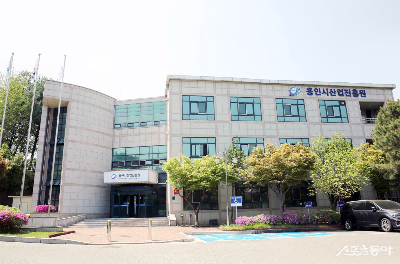 용인시산업진흥원은 한국능률협회컨설팅에 의뢰해 지난 1월 23일부터 2월 6일까지 용인 및 인근 지역 시민과 기업 관계자 1,009명을 대상으로 ‘용인 반도체 클러스터 지방이전론’에 대한 설문조사를 실시한 결과를 9일 발표했다(용인시산업진흥원 전경). 사진제공｜용인시산업진흥원