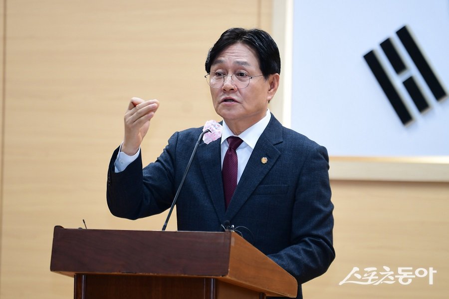 박용철 강화군수가 색동원에서 제기된 성폭력 의혹과 관련해 조사자료 비공개 요청을 즉각 철회하고, 진실 규명에 적극 협조할 것을 강력히 촉구했다. 사진제공｜강화군청