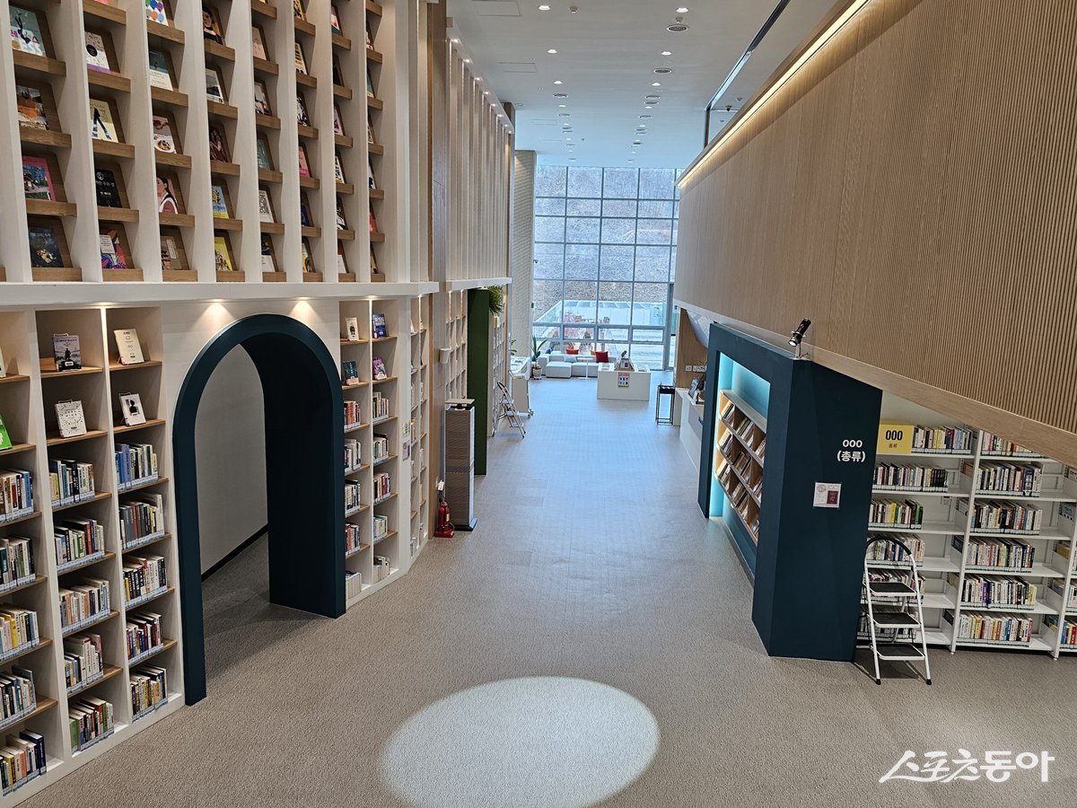 경기광주시는 시민들이 책을 보다 가까이 접하고 도시 경쟁력을 높이기 위해 2026년 도서 확충 사업을 추진한다. 사진제공｜광주시