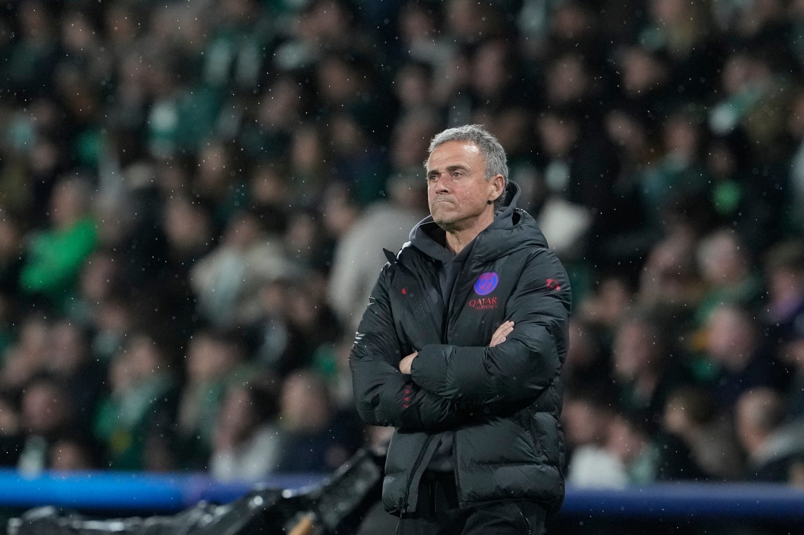 영국 대중지 미러는 8일(한국시간) “맨유는 올여름 정식 감독 선임을 앞두고 루이스 엔리케 감독을 최우선 후보 중 한 명으로 검토하며, 구단 관계자들이 파리를 찾아 직접 접촉했다. 하지만 상황은 맨유가 원하는 방향으로 흘러가지 않고 있다”고 보도했다. 리스본｜AP뉴시스