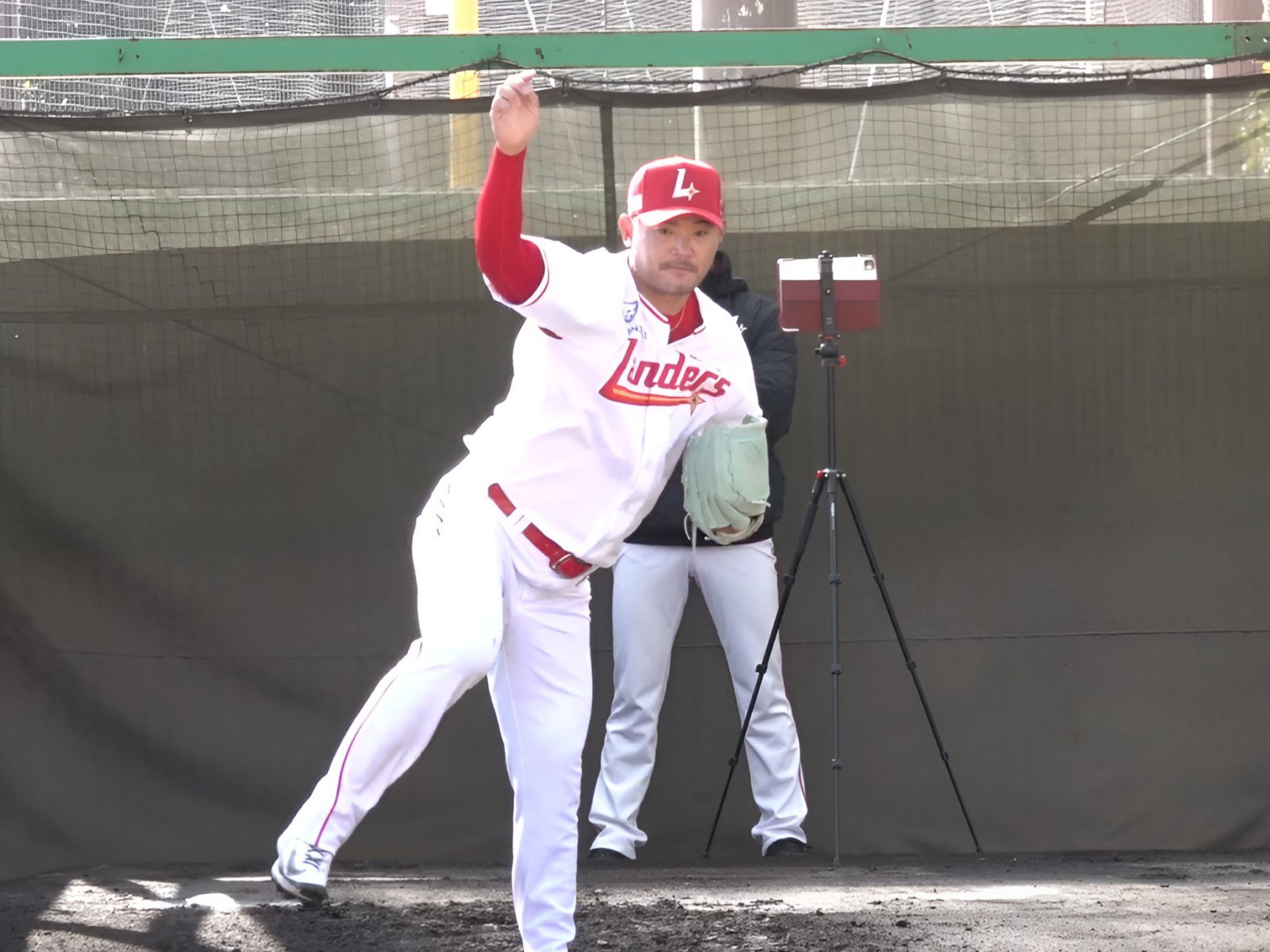 SSG 노경은 팀 스프링캠프가 열리고 있는 미국 플로리다주 베로비치서 불펜 피칭에 집중하고 있는 모습. 사진제공｜SSG 랜더스