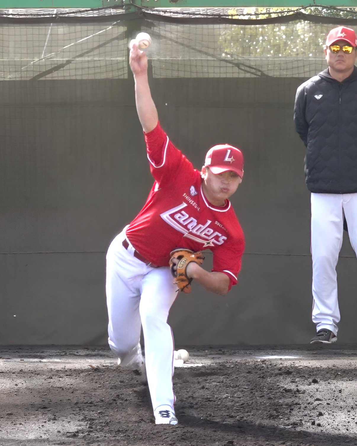 SSG 조병현이 팀 스프링캠프가 열리고 있는 미국 플로리다주 베로비치서 힘차게 불펜 피칭을 하고 있다. 사진제공｜SSG 랜더스