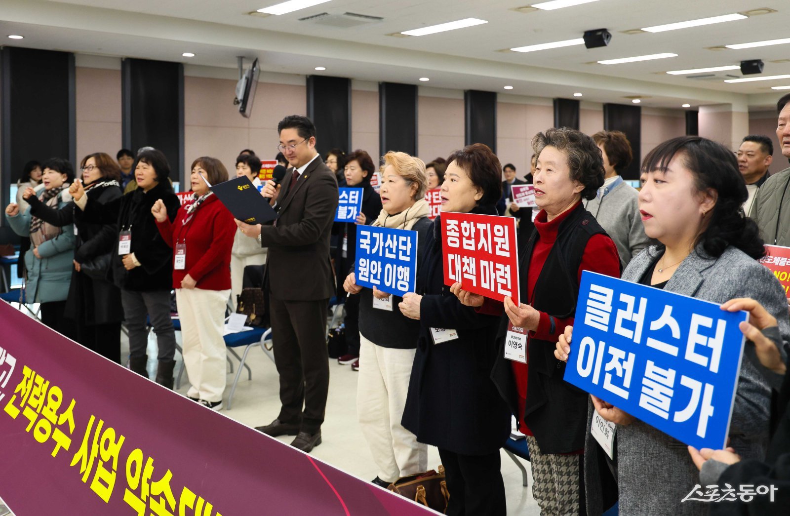 수지구 상현1·2·3동 주민들은 지난 9일 반도체 클러스터 조속 추진을 위한 캠페인을 진행했다. 사진제공｜용인시