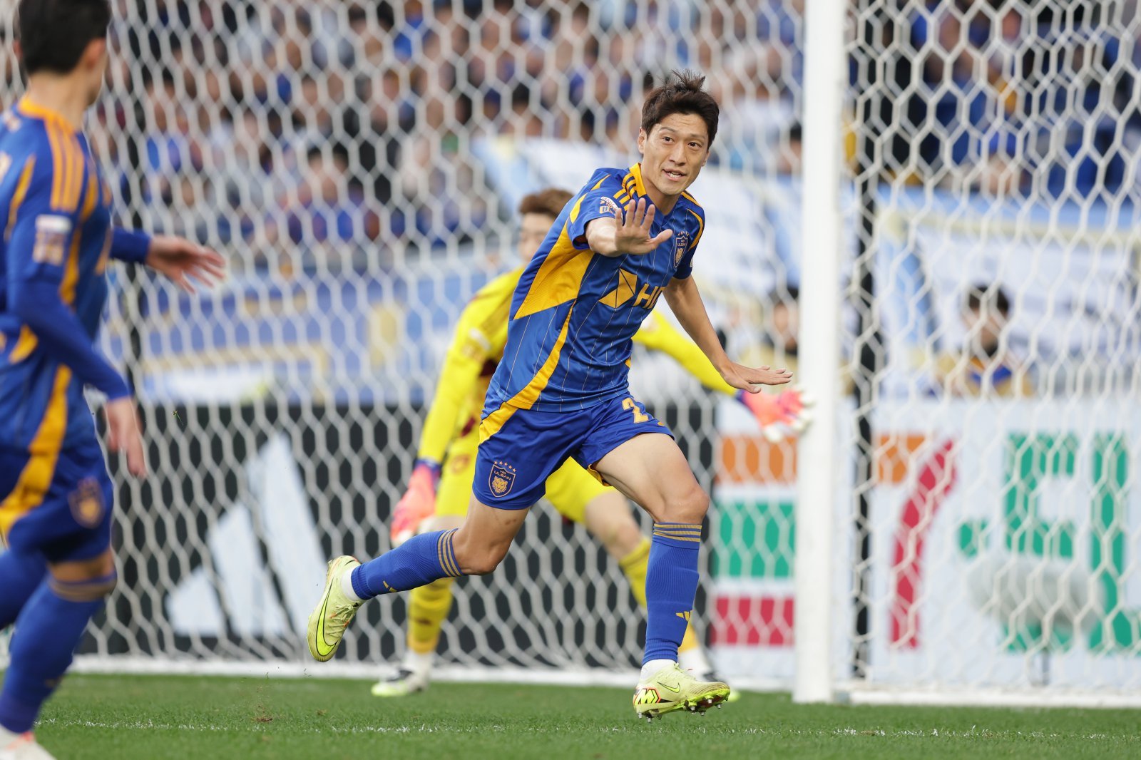 이청용은 10일 인천서 메디컬 테스트를 마친 뒤 구단 사무실을 방문했다. 현역 연장을 희망했던 그는 인천서 새로운 도전에 나선다. 사진제공│한국프로축구연맹