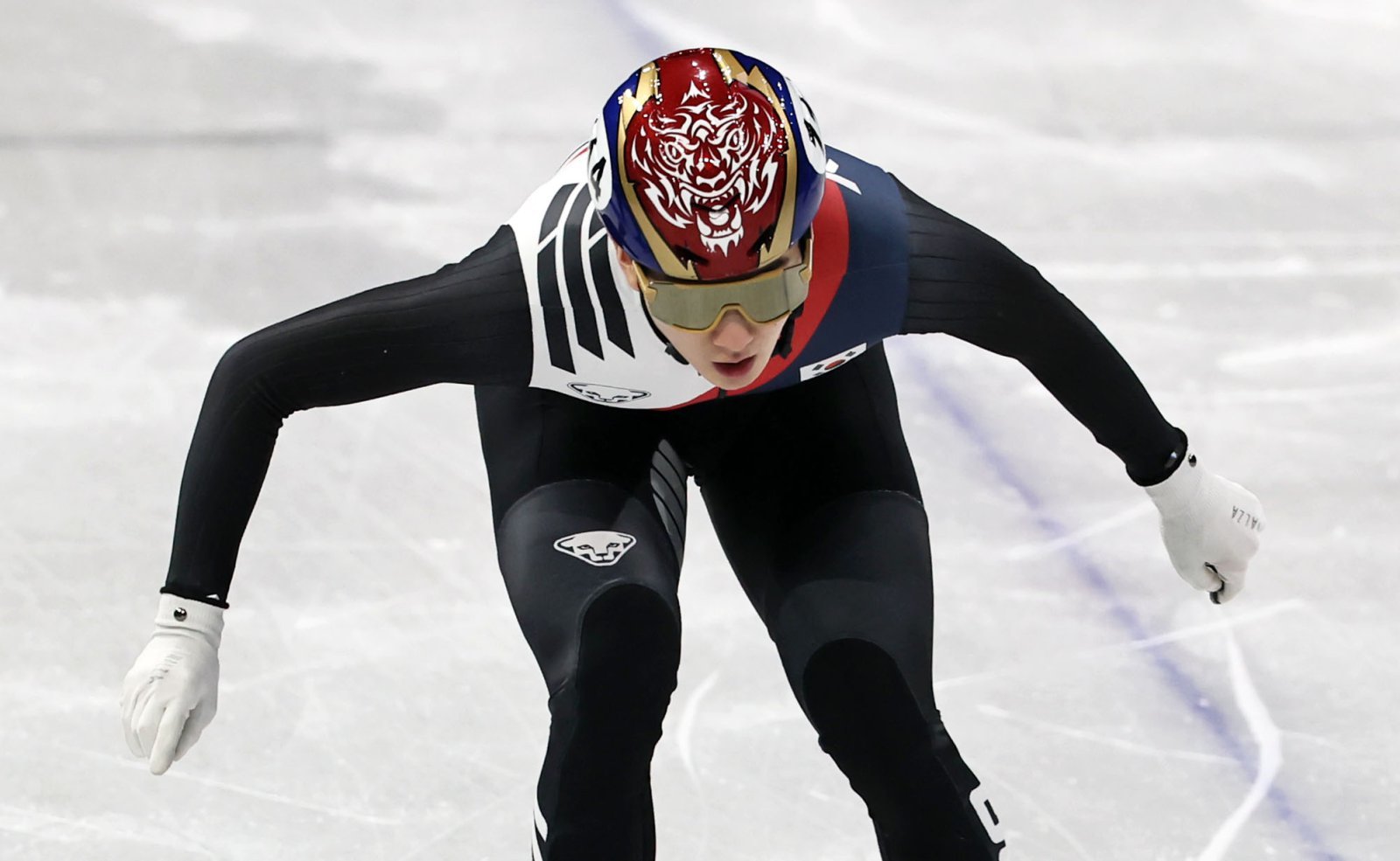 남자쇼트트랙대표팀 신동민이 10일(한국시간) 밀라노 아이스스케이팅 아레나서 열린 쇼트트랙 남자 1000m 예선서 조 2위로 결승선을 통과하고 있다. 밀라노ㅣ뉴시스