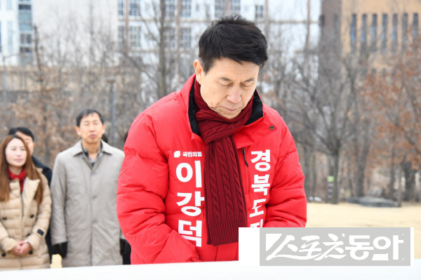 이강덕 전 포항시장이 6·3 지방선거 경북도지사 예비후보로 공식 등록하고 경북중흥을 다짐하고 있다. 사진제공 ㅣ 이강덕사무소