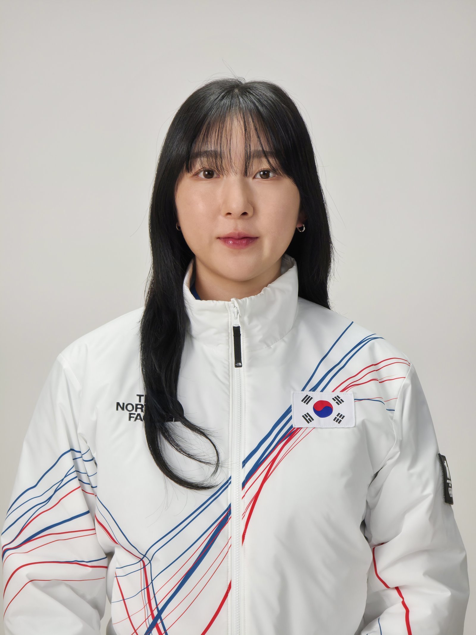 밀라노동계올림픽 크로스컨트리에 출전한 대한민국 크로스컨트리 선수 한다솜, 이의진(사진)의 스키에서 2023년부터 사용이 금지된 물질인 불소 왁스가 검출돼 실격 처리됐다. 사진제공ㅣ대한체육회