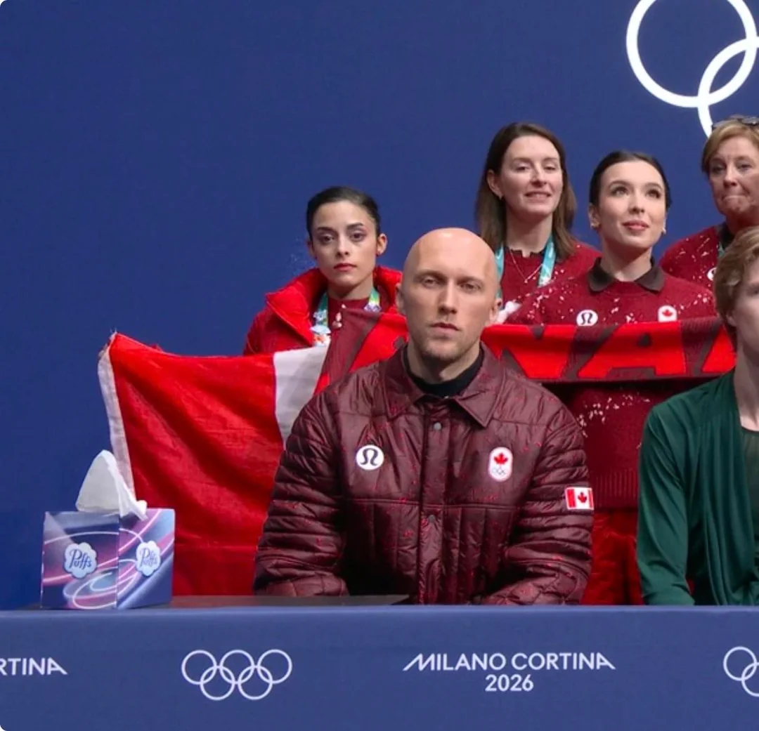 브누아 리쇼 피겨스케이팅 코치(가운데)는 밀라노·코르피나담페초동계올림픽서 13개국 16명의 선수를 지도하고 있다. 사진출처│레딧