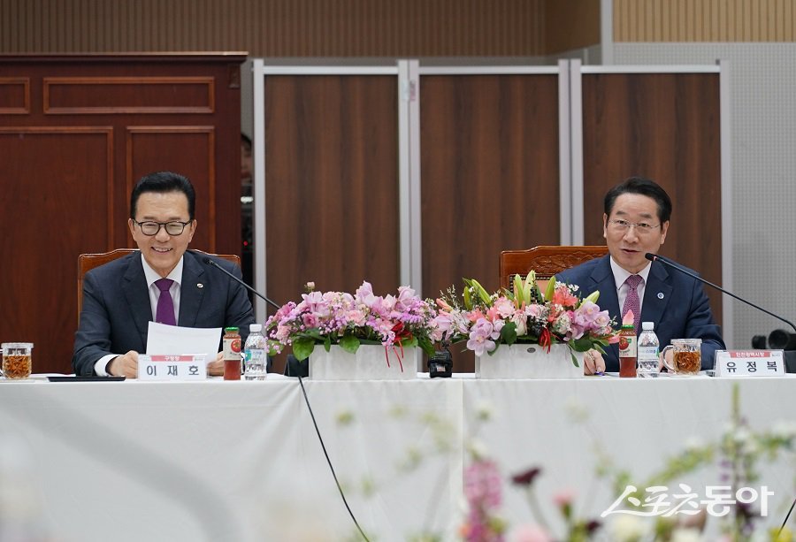 유정복 인천시장이 연수구청를 방문해 주요 현안을 점검하고 주민들과 소통하는 시간을 가졌다. 사진제공｜인천 연수구청