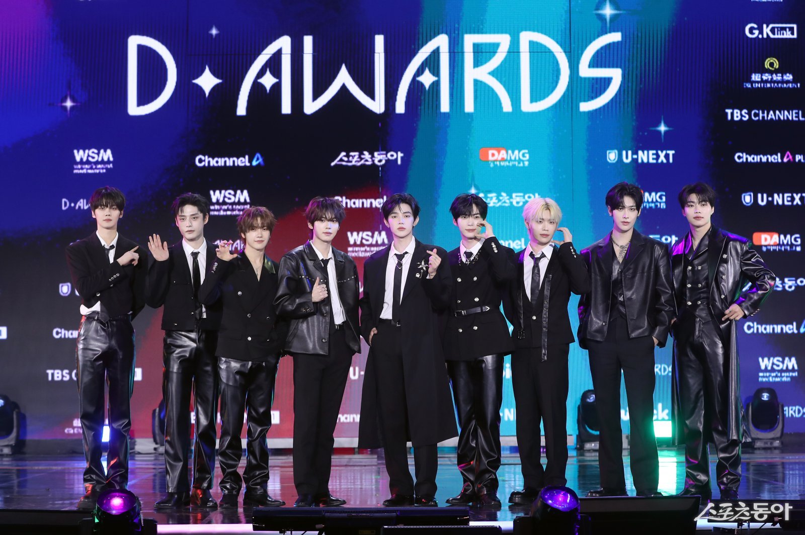 포토타임 갖는 제로베이스원 대한민국 1등 스포츠신문 스포츠동아