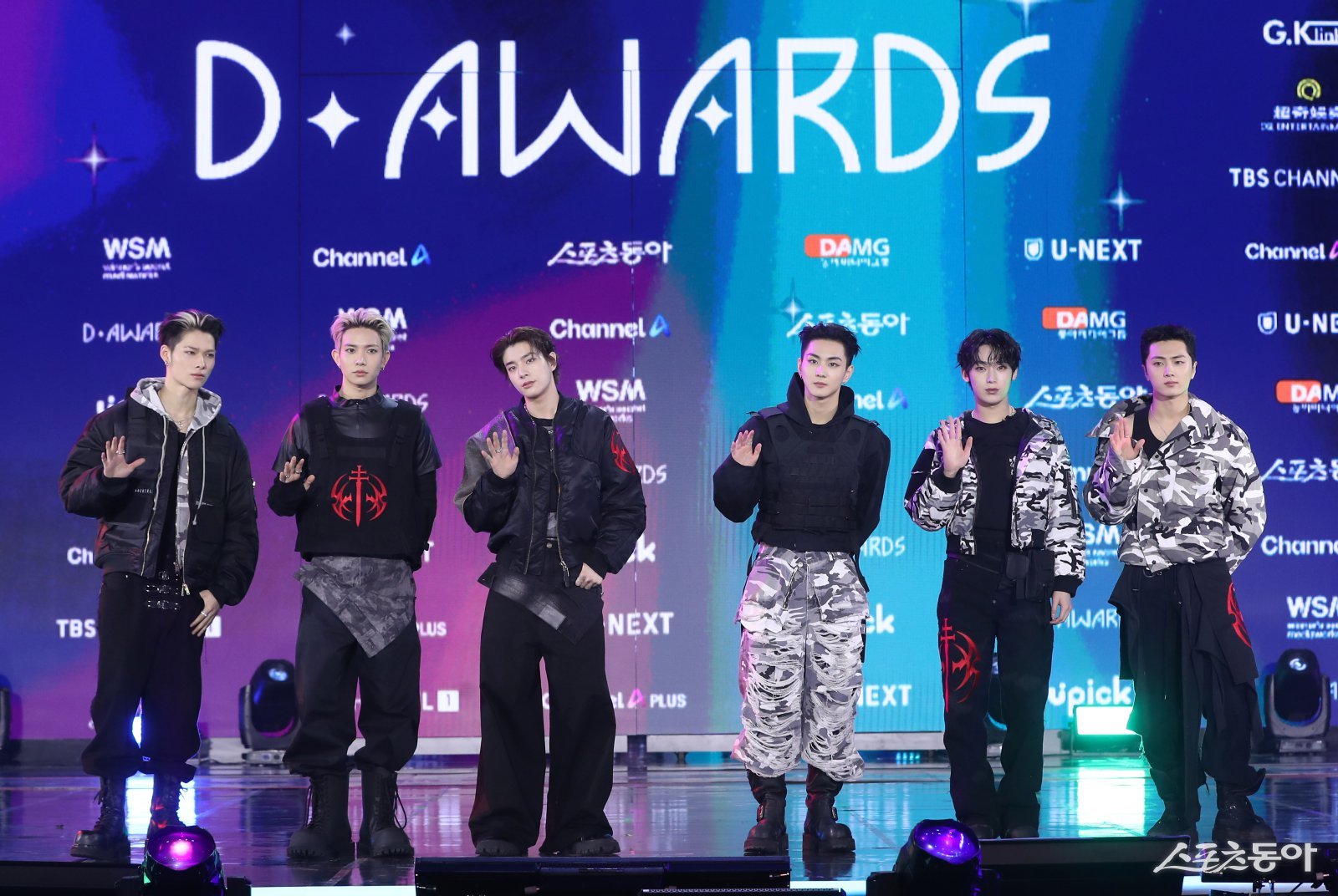 포토타임 갖는 엔하이픈 대한민국 1등 스포츠신문 스포츠동아