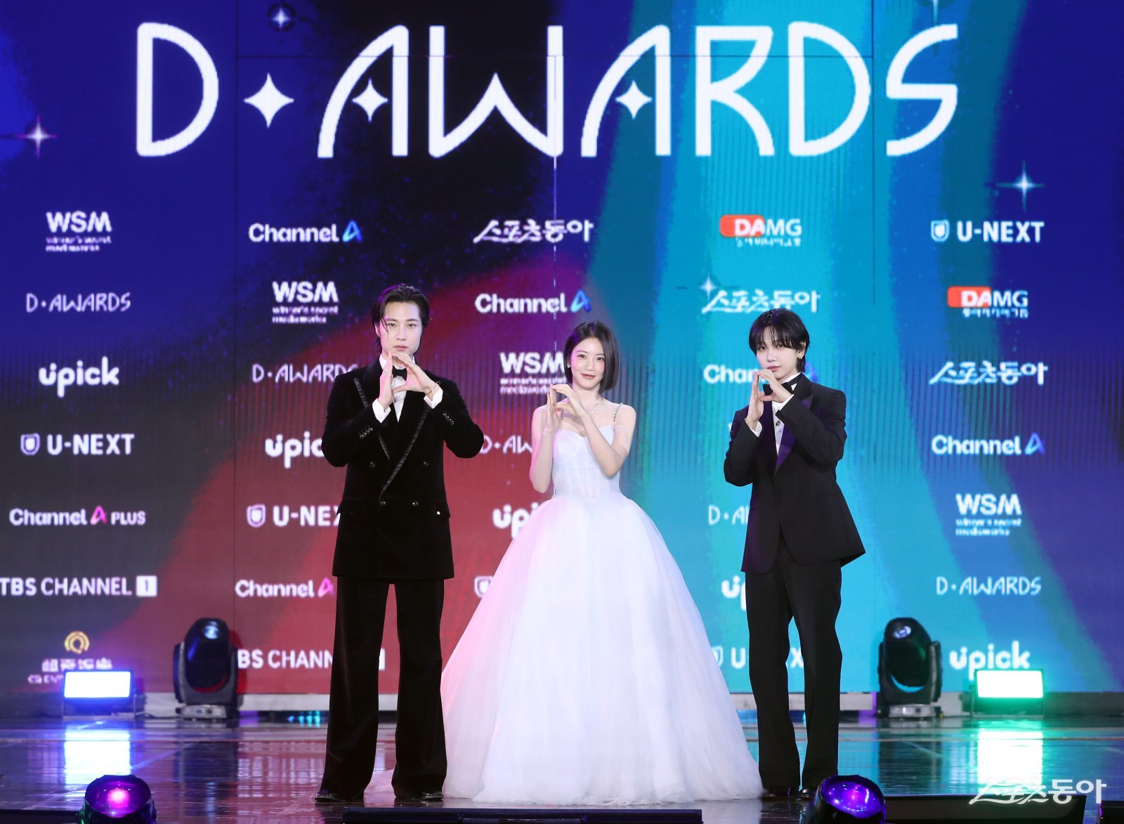 포토타임 갖는 디 어워즈 3MC (이종원, 신예은, 명재현)

				대한민국 1등 스포츠신문 스포츠동아