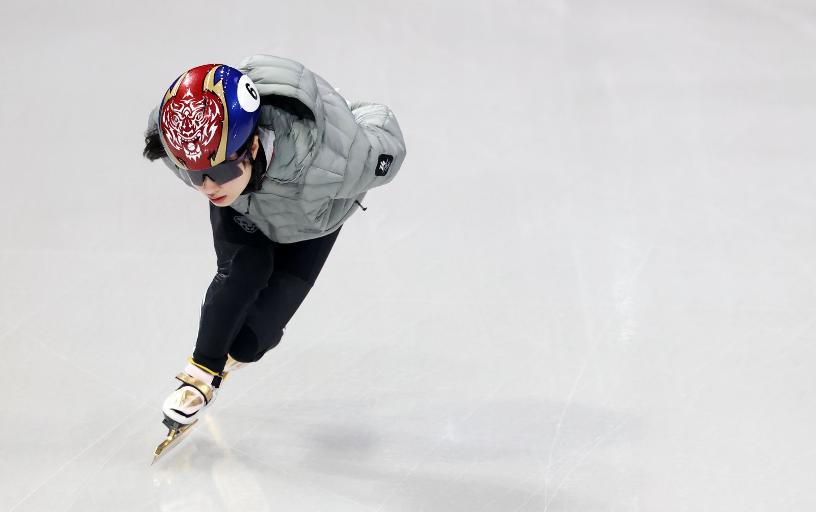 여자쇼트트랙대표팀 김길리가 11일(한국시간) 밀라노 아이스스케이팅 아레나에서 진행된 대표팀 훈련에 참가해 몸을 풀고 있다. 밀라노ㅣ뉴시스