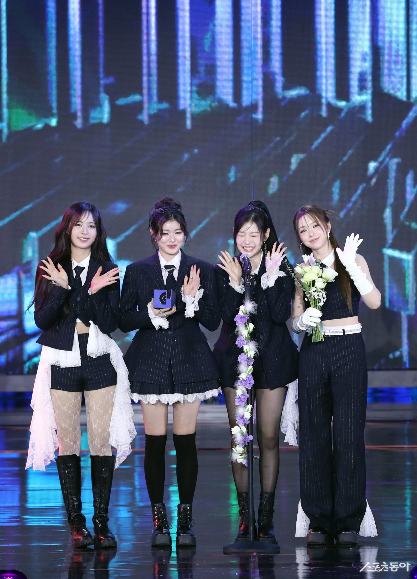 수상소감 말하는 피프티피프티 대한민국 1등 스포츠신문 스포츠동아