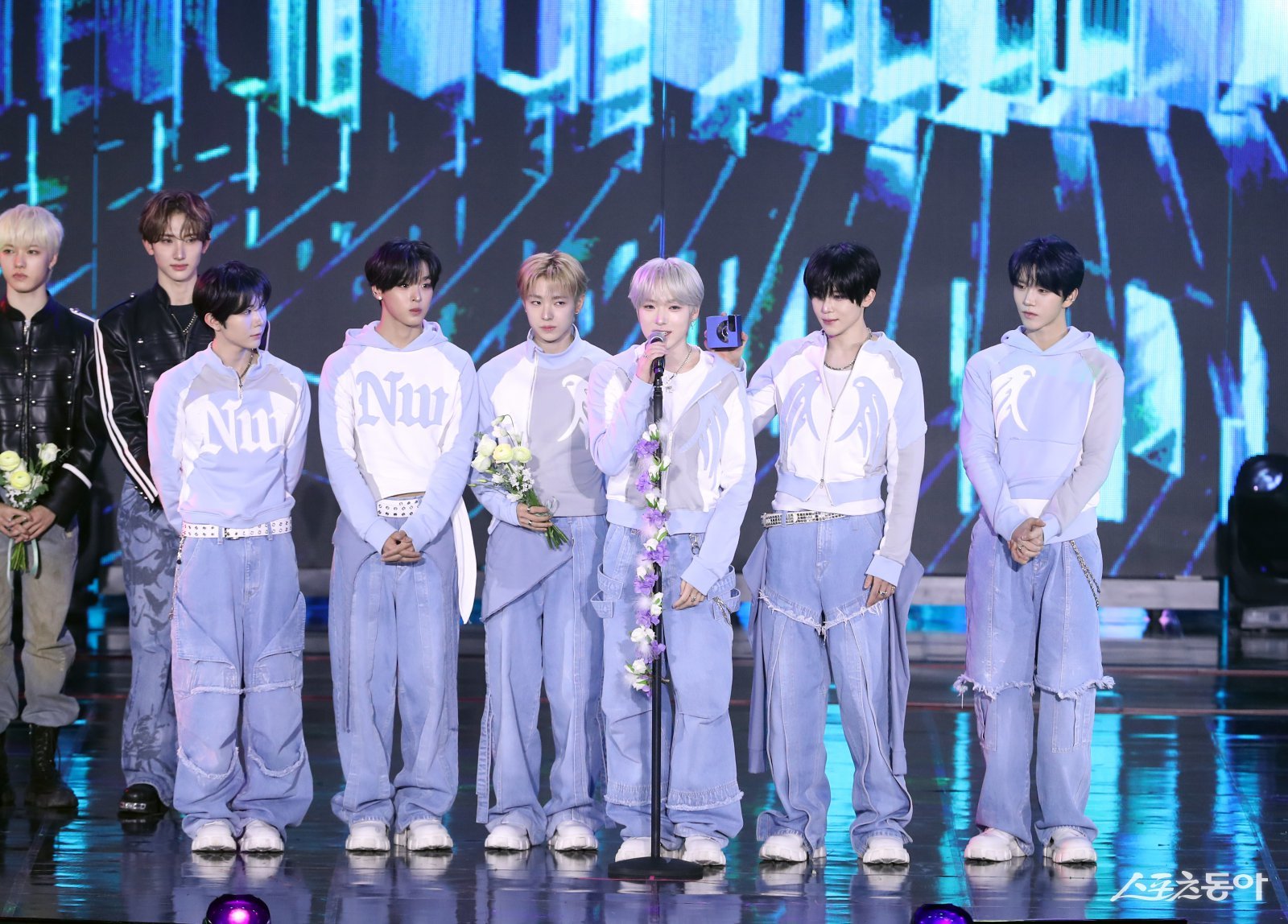 수상 소감 말하는 NCT 위시. 대한민국 1등 스포츠신문 스포츠동아