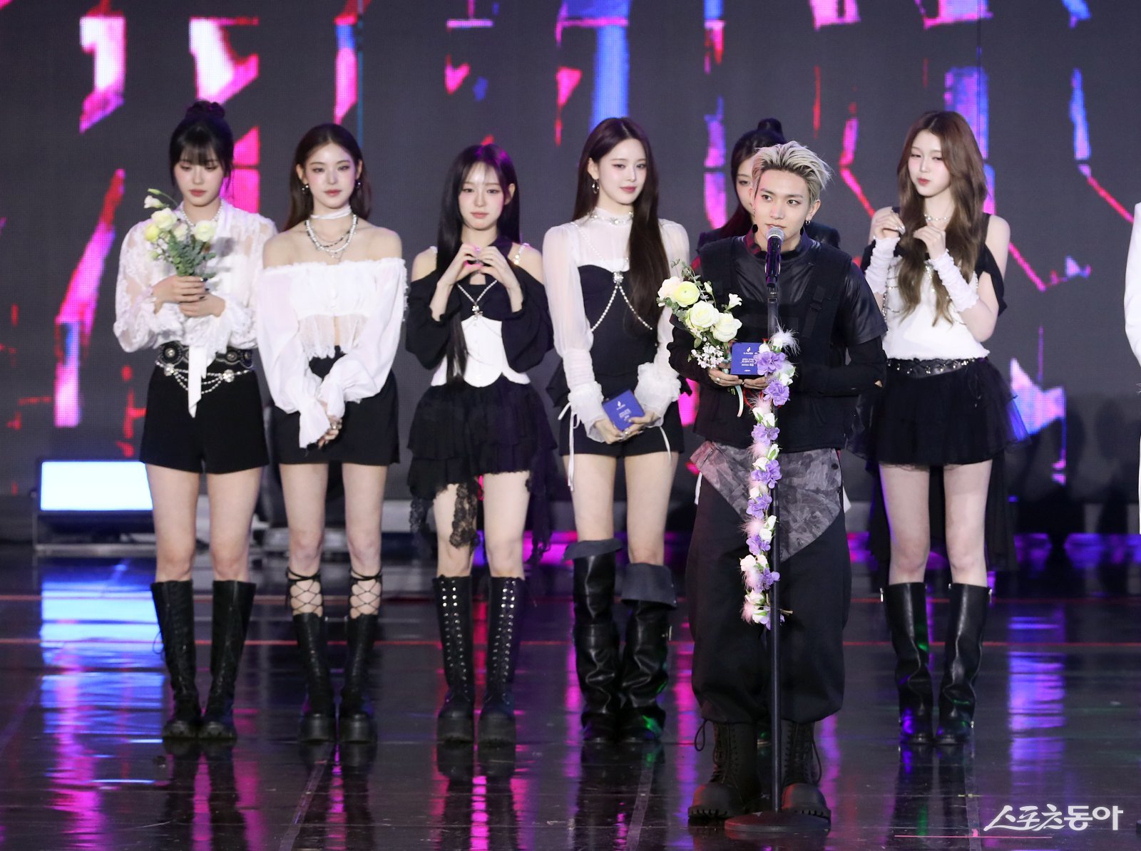 수상 소감을 말하는 희승. 대한민국 1등 스포츠신문 스포츠동아