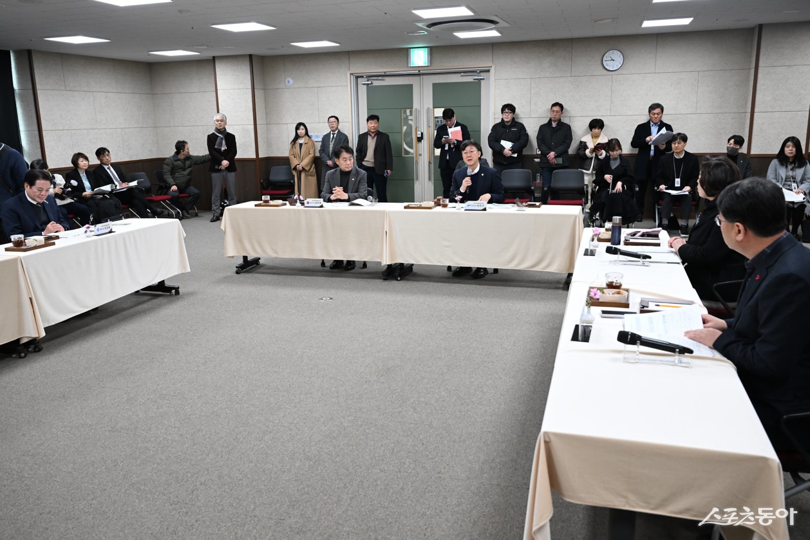 이민근 안산시장이 지난 11일 군포시 가족센터에서 ‘제94차 경기중부권행정협의회 정기회의’를 주재하고 있다. 사진제공｜안산시