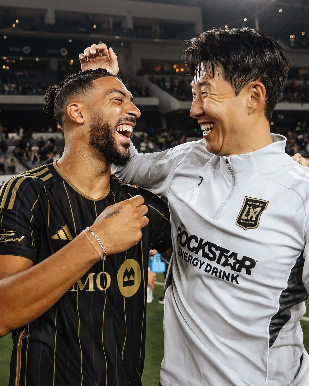 손흥민(오른쪽)의 LAFC 공격 파트너 드니 부앙가의 이적설이 끊이지 않는다. 브라질 플루미넨시가 1500만 달러(약 217억 원)를 준비했다는 보도가 나왔다. 사진출처｜LAFC 페이스북