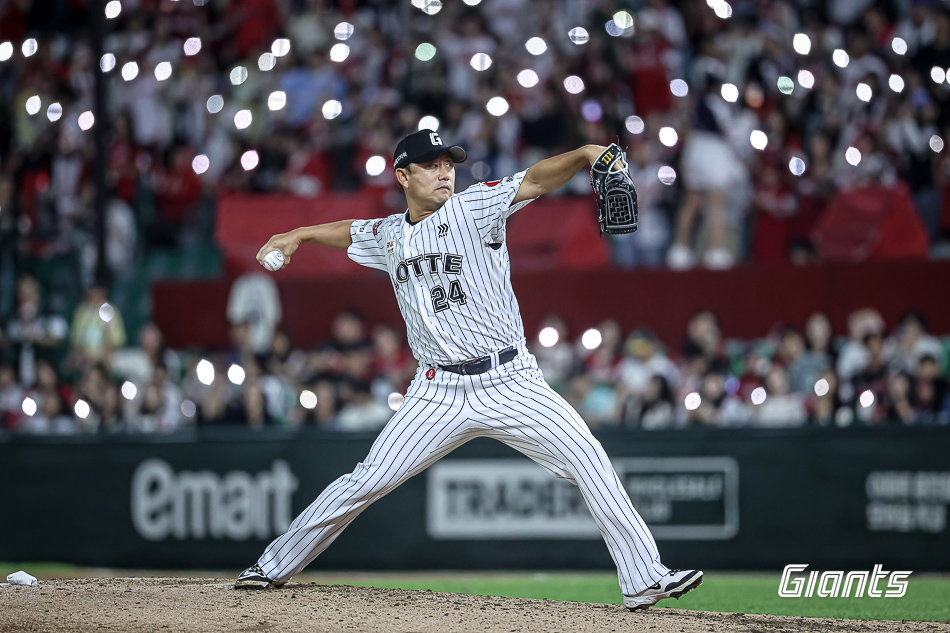 롯데 김태혁이 지난해 9월 29일 인천 SSG전서 역투하고 있다. 사진제공｜롯데 자이언츠