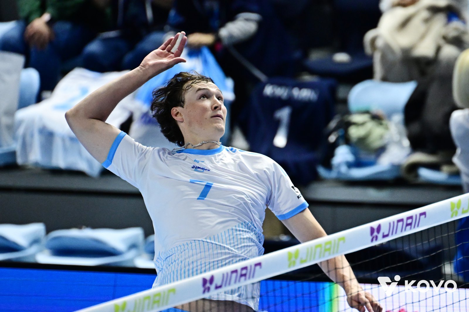 대한항공은 아웃사이드 히터 이든(사진)과 리베로 강승일 조합이 자리를 잡아야 현대캐피탈과 선두 경쟁서 앞서나갈 수 있을 것으로 보인다. 사진제공│KOVO