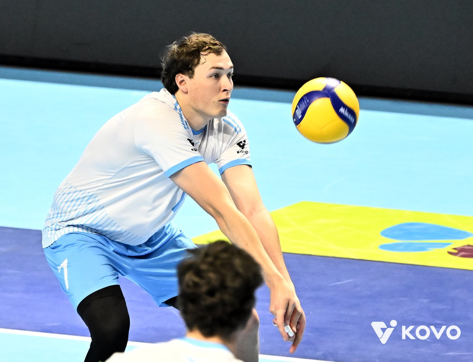 대한항공은 아웃사이드 히터 이든(사진)과 리베로 강승일 조합이 자리를 잡아야 현대캐피탈과 선두 경쟁서 앞서나갈 수 있을 것으로 보인다. 사진제공│KOVO