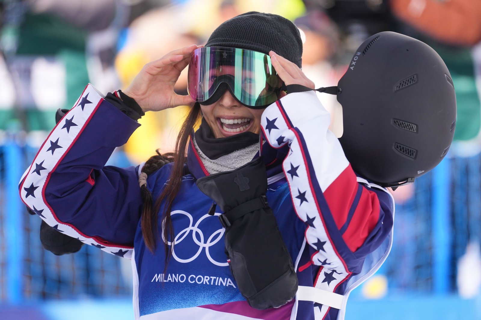 클로이 김은 최가온의 우상이다. 13일(한국시간) 리비뇨 스노파크에서 열린 스노보드 여자 하프파이프에서 금메달을 따낸 최가온을 진심으로 축하하는 장면에서 품격이 느껴졌다. 리비뇨ㅣAP뉴시스