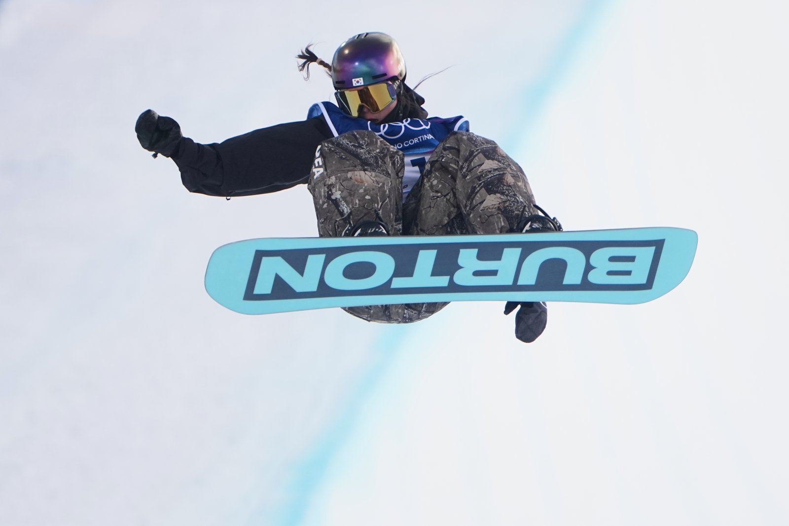 최가온이 13일(한국시간) 리비뇨 스노파크에서 열린 스노보드 여자 하프파이프에서 금메달을 따냈다. 리비뇨ㅣ신화뉴시스