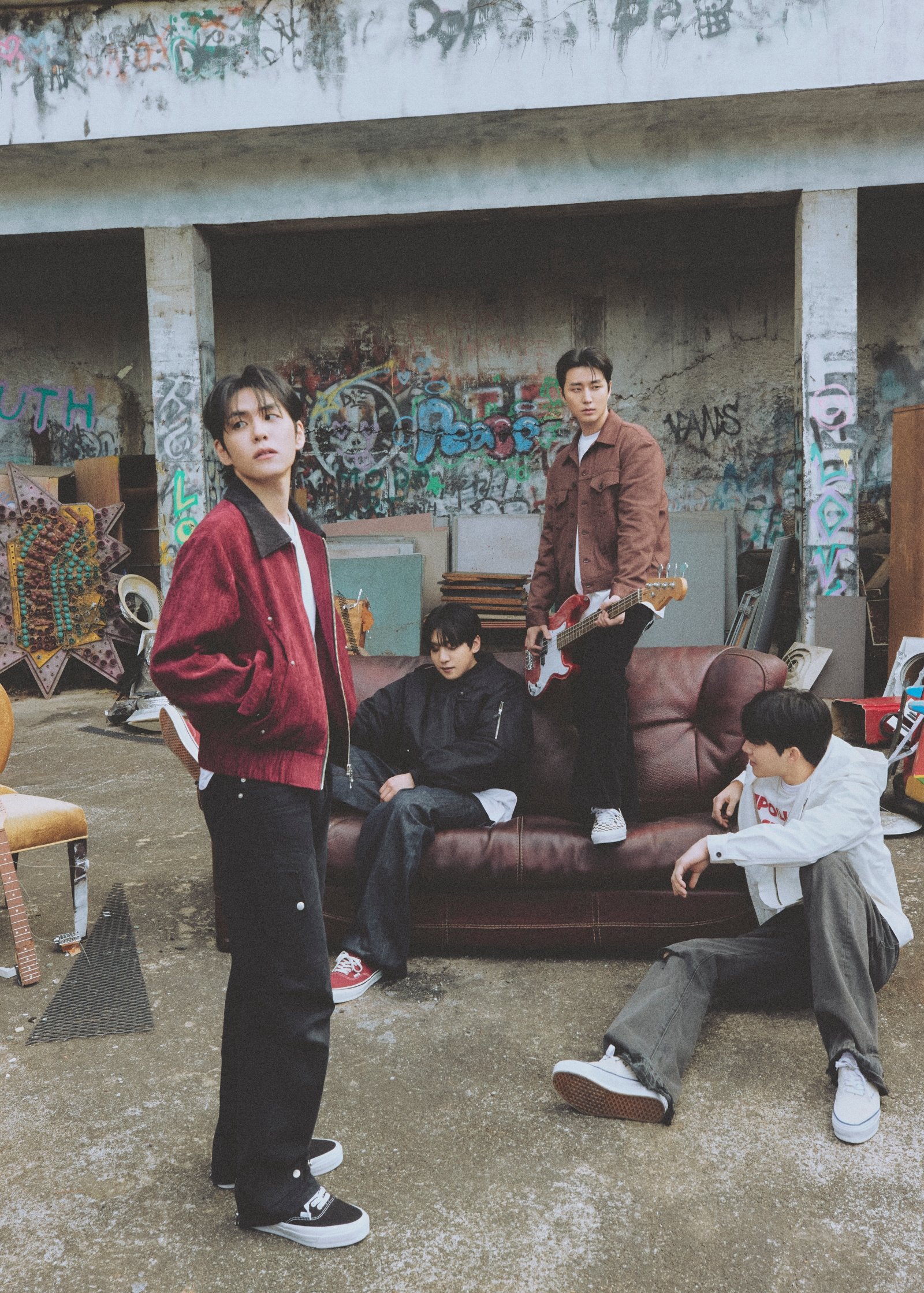 DAY6、自由な感性溢れるブランドグラビアを公開…デビュー10周年ツアー