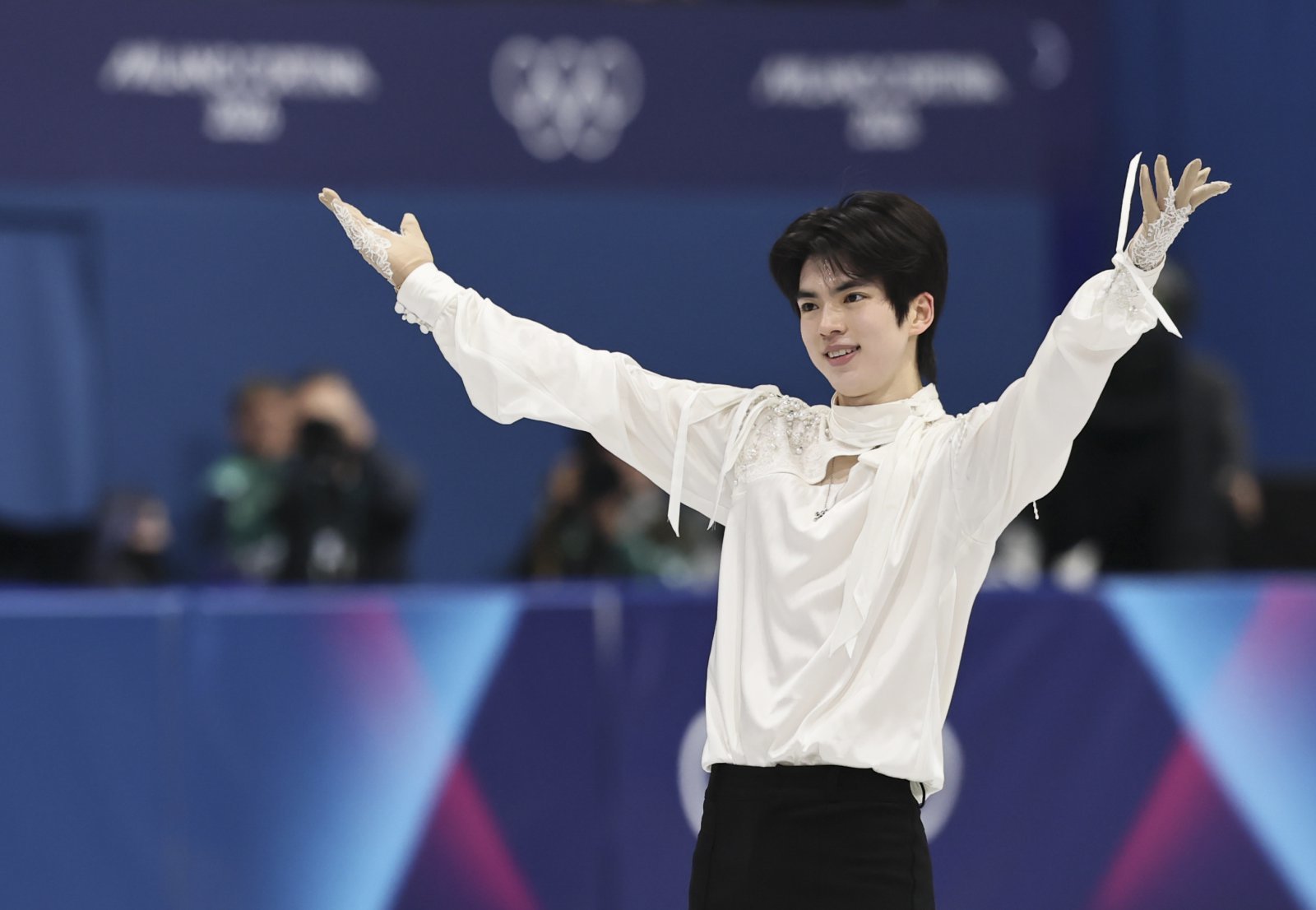 차준환이 14일(한국시간) 밀라노 아이스스케이팅 아레나에서 열린 피겨스케이팅 남자 프리스케이팅 연기를 마친 뒤 인사하고 있다. 밀라노ㅣ뉴시스