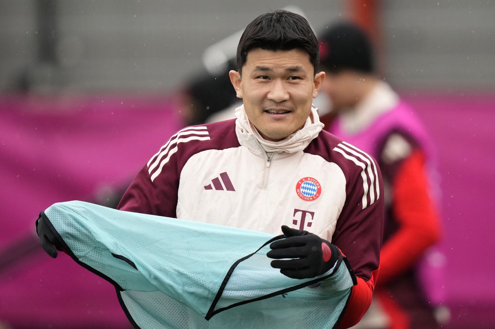 영국 공영방송 BBC는 17일(한국시간) 이적시장 가십란을 통해 “EPL 토트넘과 첼시는 바이에른 뮌헨(독일)의 한국인 센터백 김민재 영입에 관심을 갖고 있다”고 보도했다. 뮌헨|AP뉴시스