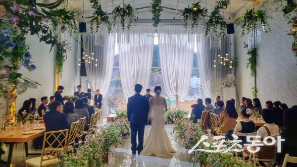 포항시가 스몰웨딩 문화 확산을 위해 ‘작지만 특별한 결혼식’ 지원사업을 대폭 확대한다. 사진제공 ㅣ 포항시