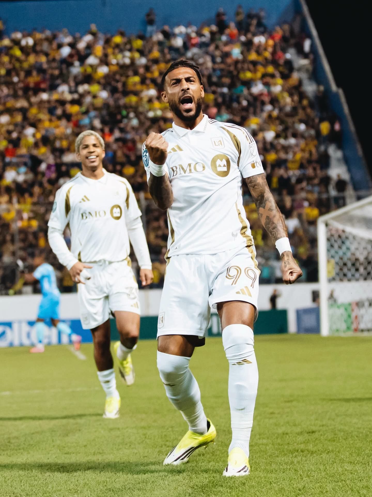 LAFC 드니 부앙가가 18일 온두라스 산페드로술라 프란시스코 모라산 스타디움서 열린 레알 에스파냐와 CONCACAF 챔피언스컵 1라운드 원정 1차전서 득점한 뒤 기뻐하고 있다. 손흥민과 한 골을 합작한 그는 해트트릭을 몰아쳤다. 사진출처｜LAFC 페이스북