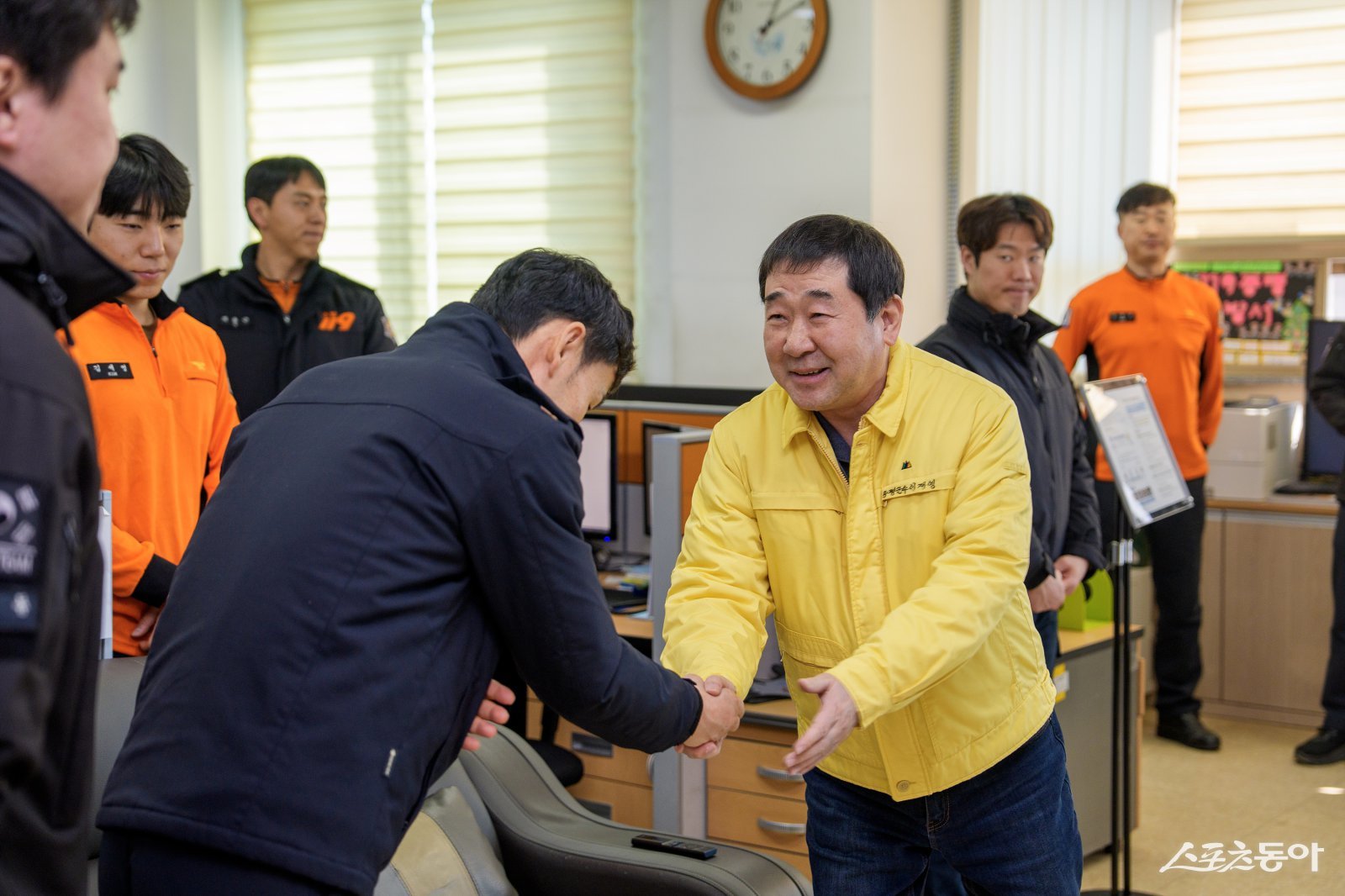 이재영 증평군수가 설 명절 연휴에도 군민 안전을 위해 현장을 지키는 관계기관을 찾아 격려에 나섰다(증평소방서 방문 모습). 사진제공|증평군