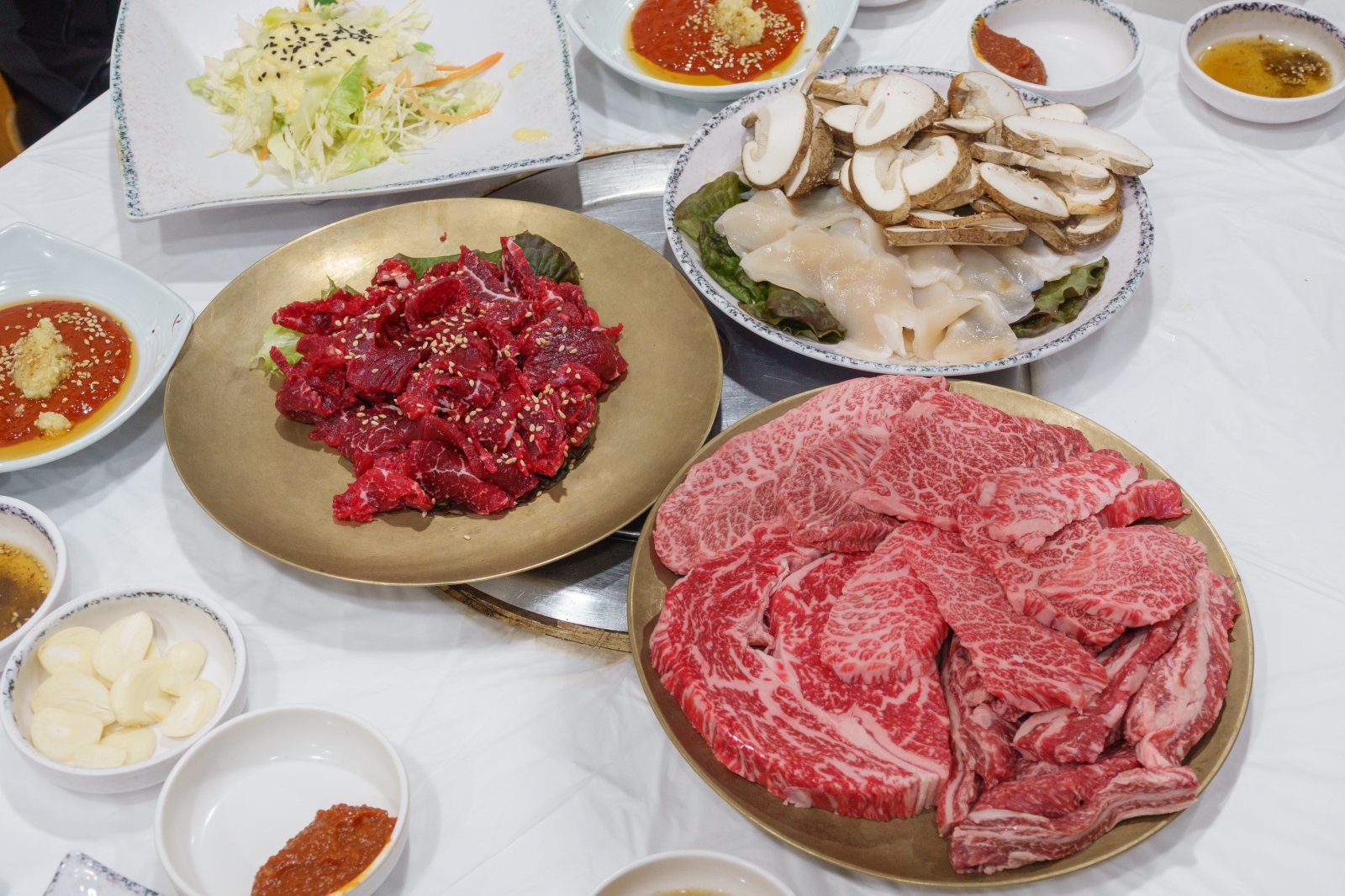 키조개 관자, 표고버섯, 한우를 구워 먹는 장흥삼합. 사진제공 | 지엔씨21