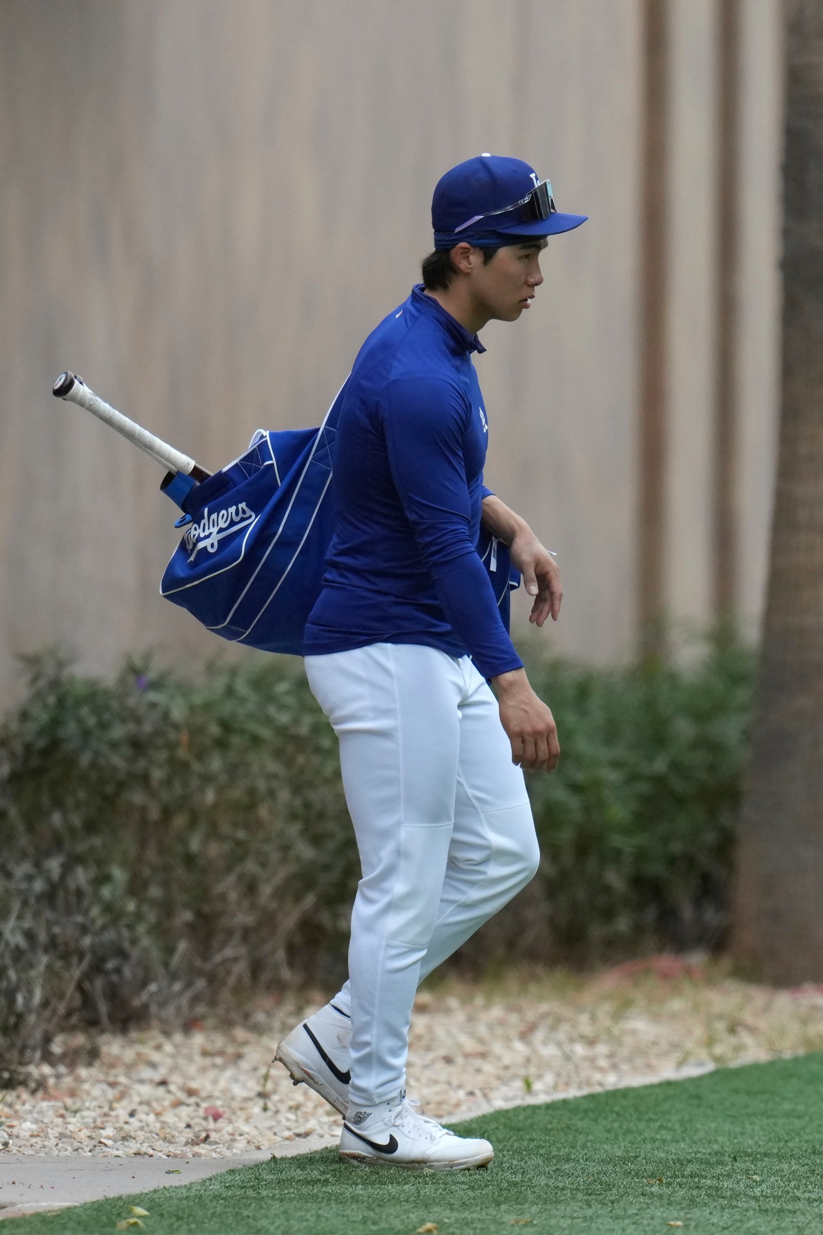 다저스 김혜성은 18일(한국시간) 진행된 라이브 피칭에서 야마모토 요시노부 상대로 홈런 포함 멀티히트를 쳤다. 그는 2026시즌 개막전 2루수 출전을 목표로 하고 있다. AP뉴시스