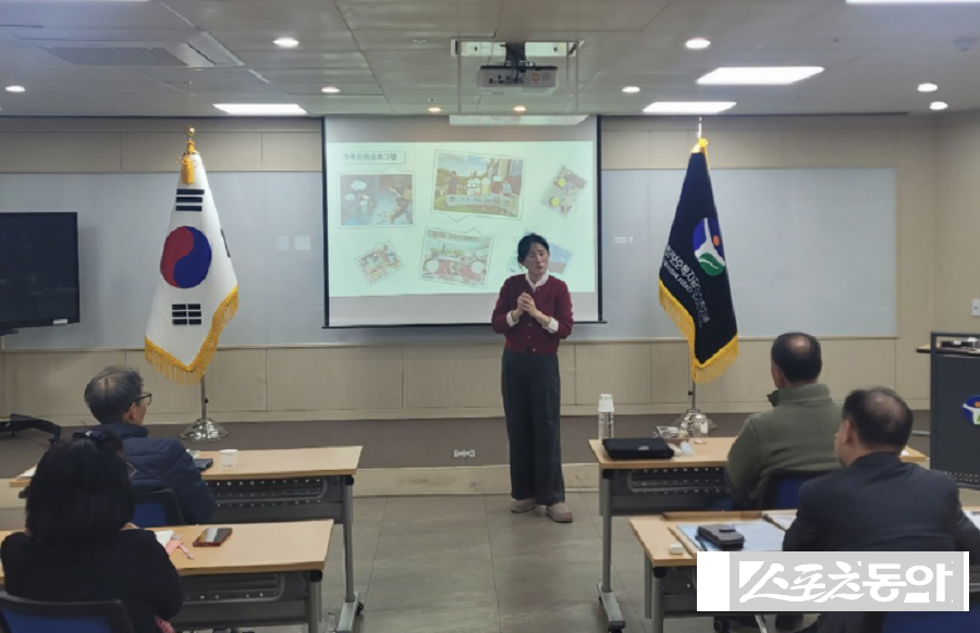 한국법무보호복지공단(이사장 직무대리 사무총장 이현미)은 시니어 세대의 전문성과 경험을 범죄예방 현장에 접목하는 ‘시니어 법무보호 사전상담단’의 사전 직무 교육을 완료하고 본격적인 운영을 시작했다(대전권역). 사진제공｜법무보호복지공단