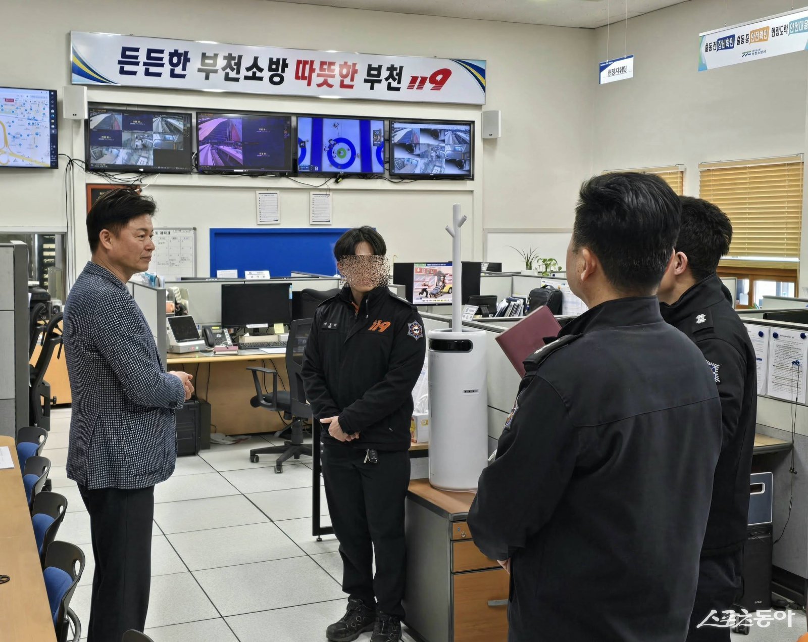 조용익 시장은 부천소방서에서 비상근무를 이어가는 소방대원을 격려했다. 사진제공｜부천시