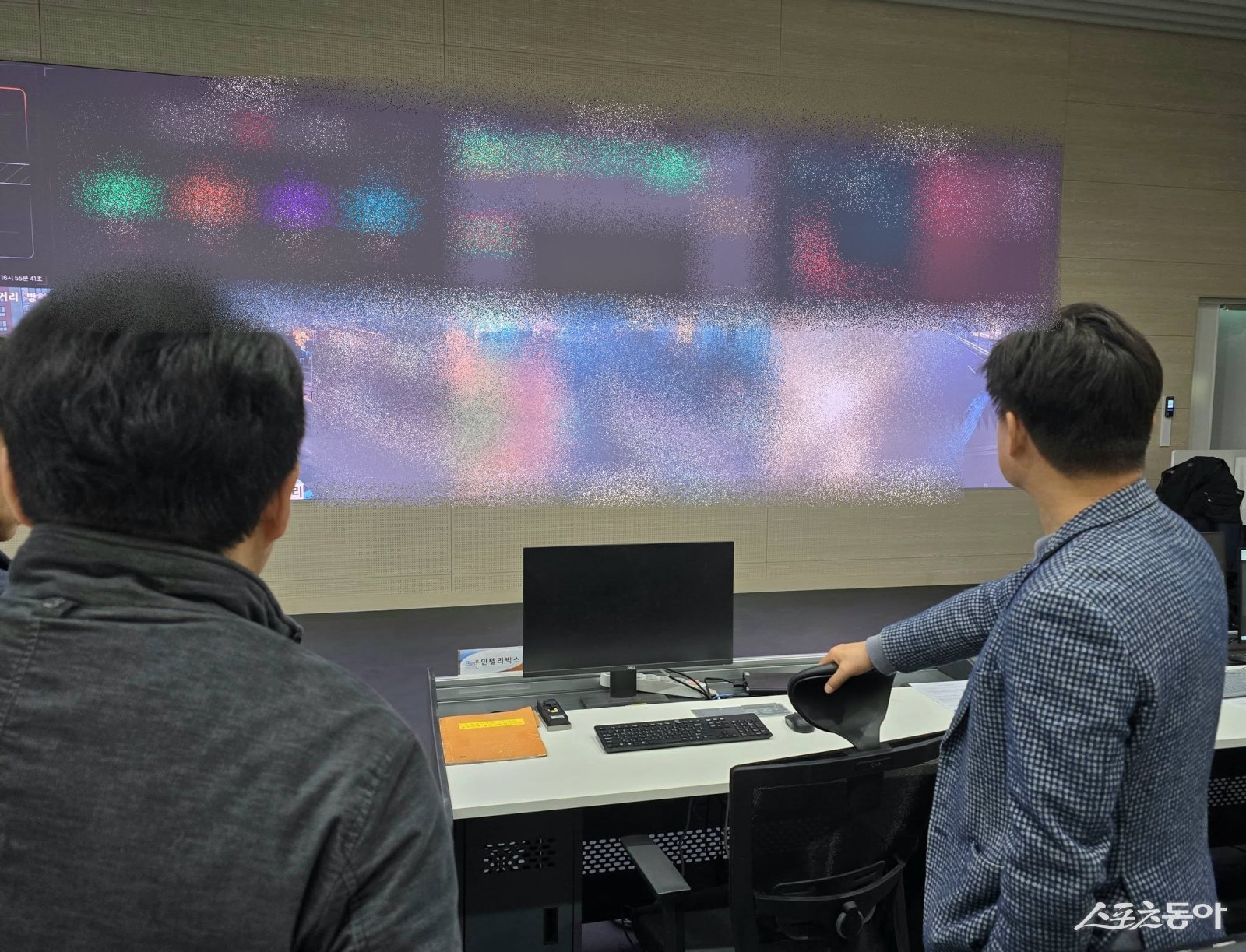조용익 시장은 BIG 센터 내 CCTV 통합관제센터·교통정보센터·콜센터를 찾아 현장 근무자에게 감사를 전했다. 사진제공｜부천시