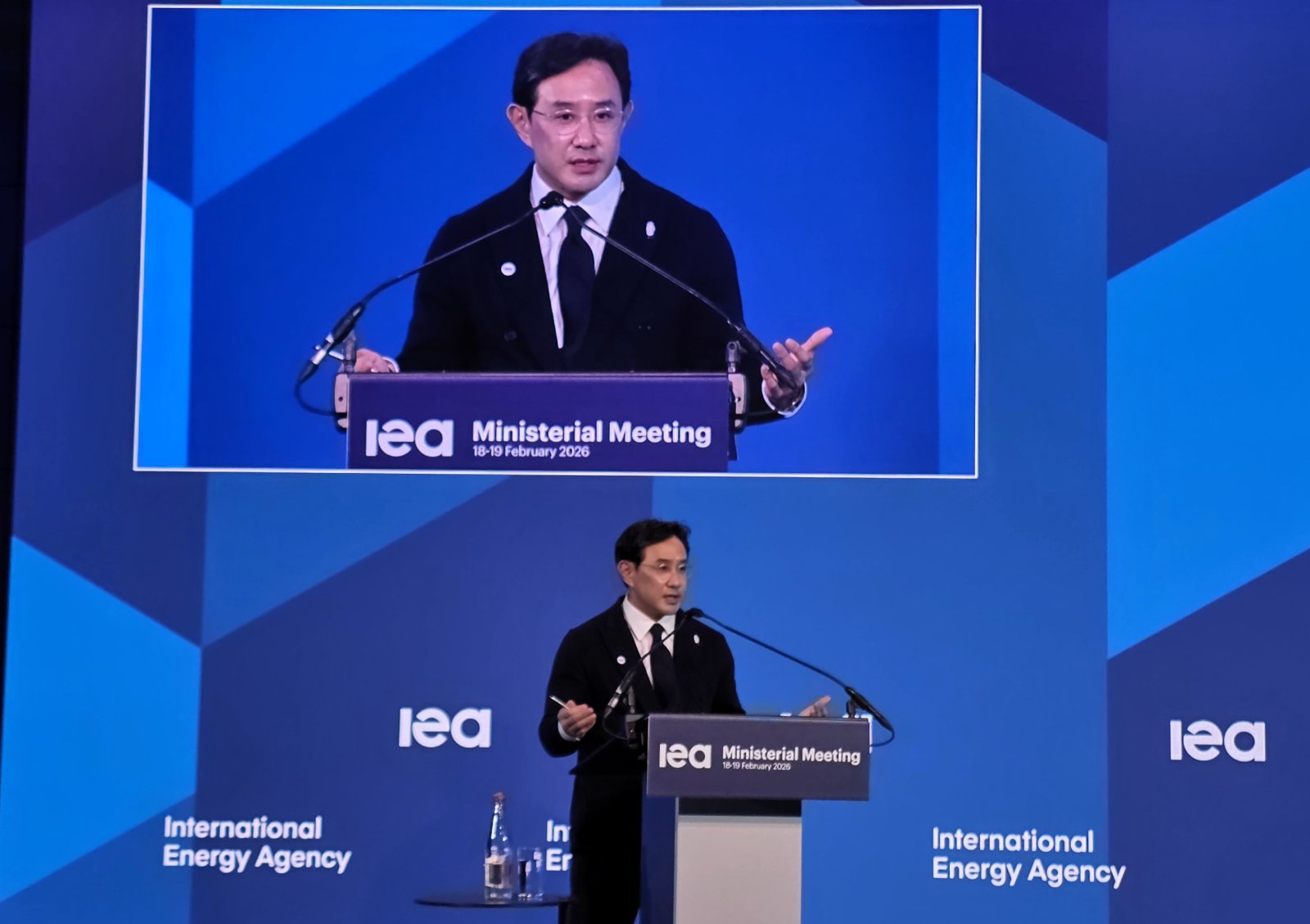 최윤범 고려아연 회장이 IEA 각료이사회 중 개최된 ‘정부-산업계 토론회: 핵심광물 공급망’ 세션에서 발언하고 있다.