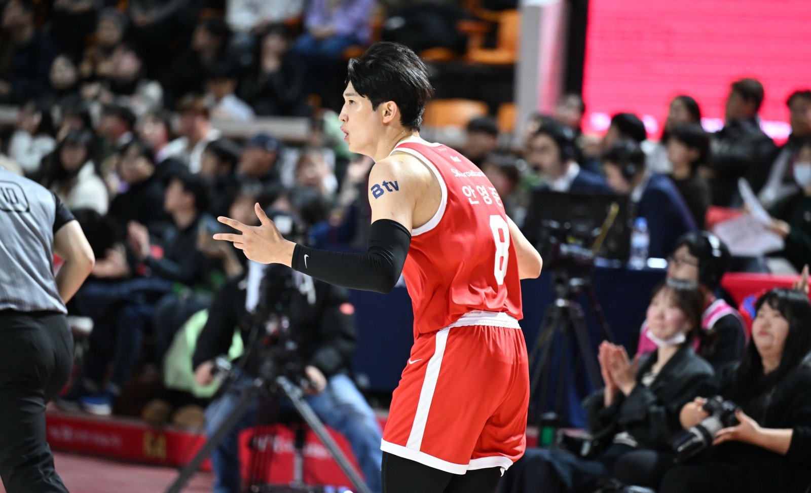 SK 안영준(사진)이 오른쪽 발목을 다친 송교창을 대신해 한국 농구대표팀에 합류한다. 사진제공|KBL