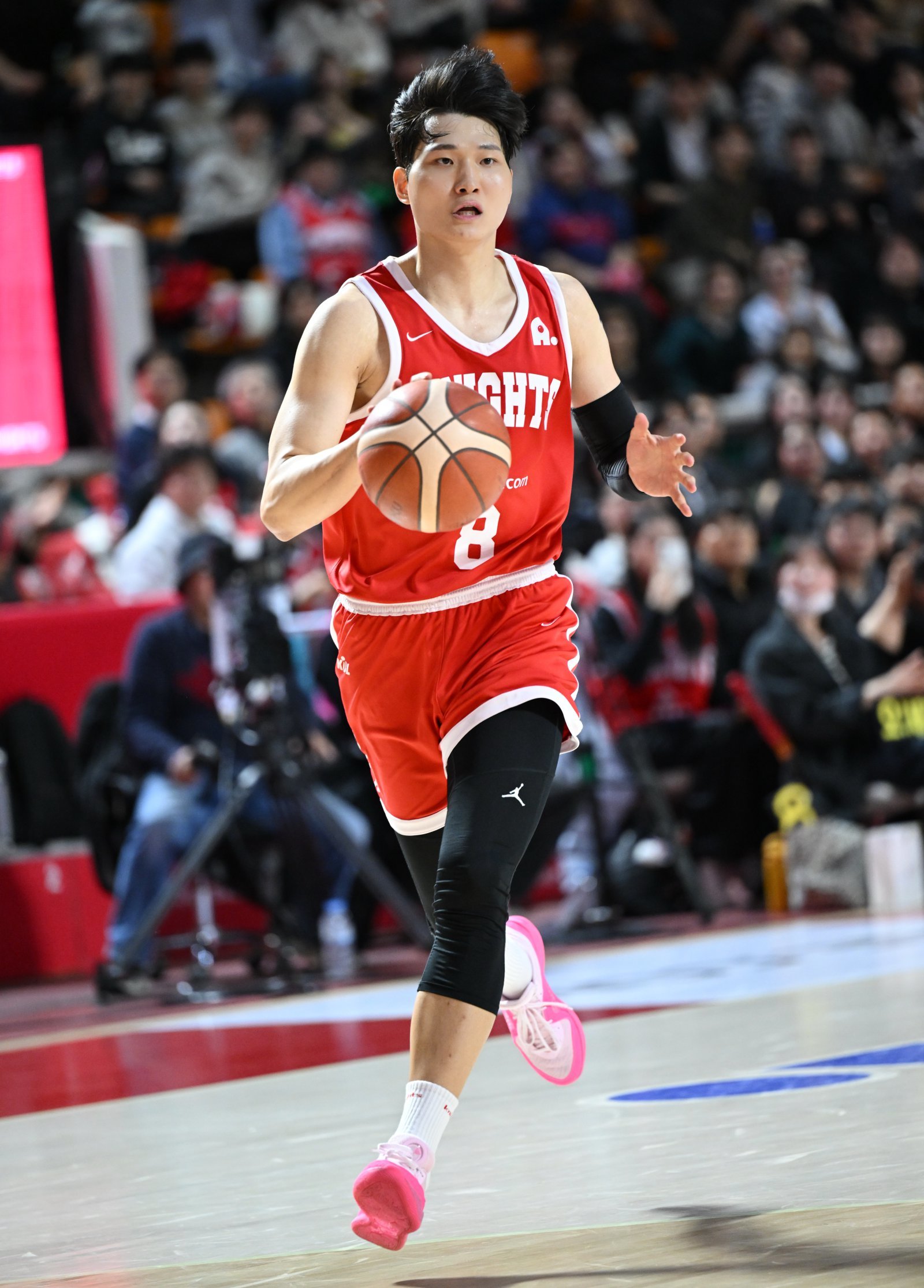 SK 안영준(사진)이 오른쪽 발목을 다친 송교창을 대신해 한국 농구대표팀에 합류한다. 사진제공|KBL