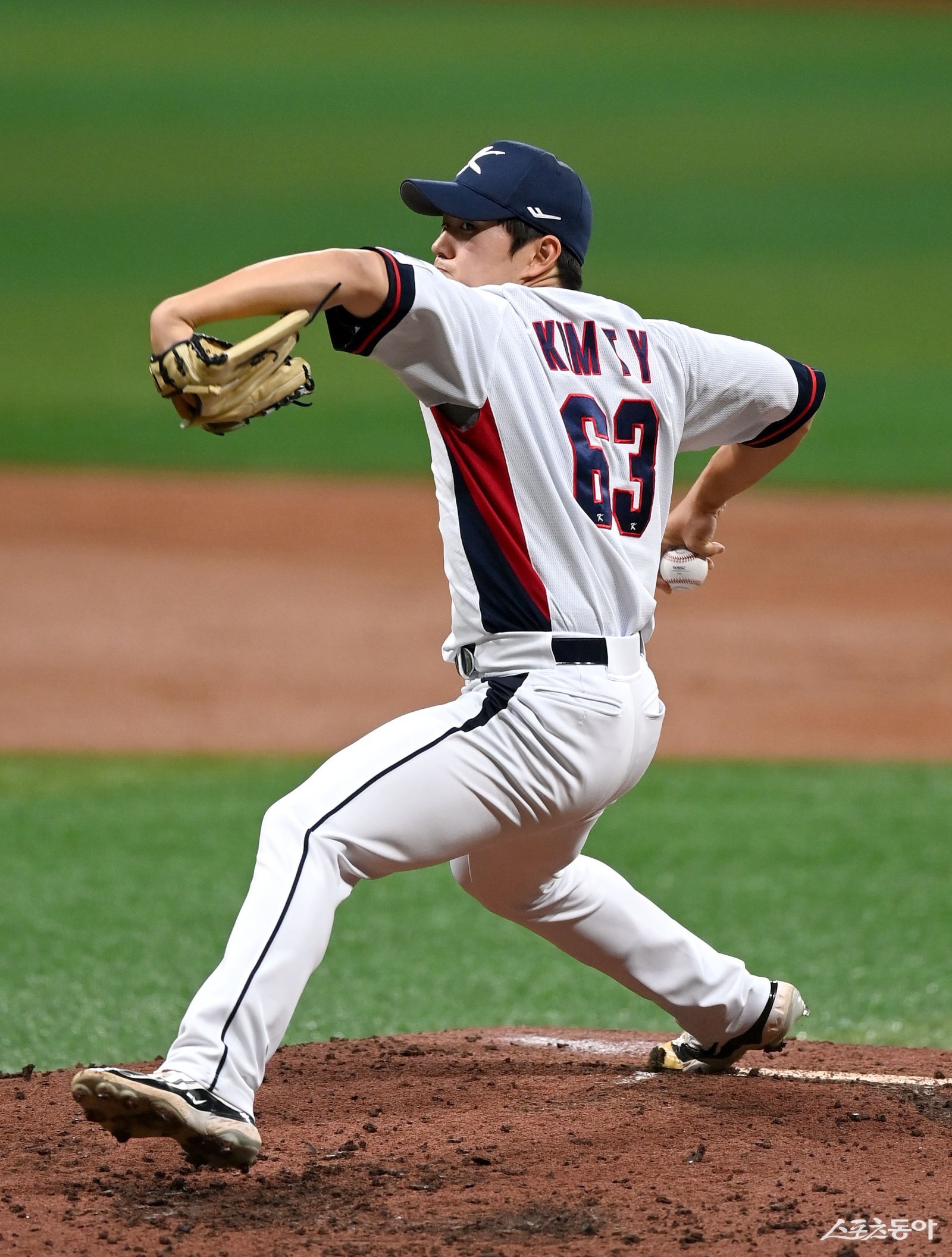 두산 김택연(사진)은 19일 오른쪽 종아리 부상으로 이탈한 라일리 오브라이언의 대체 선수로 WBC 대표팀에 합류했다. 스포츠동아DB