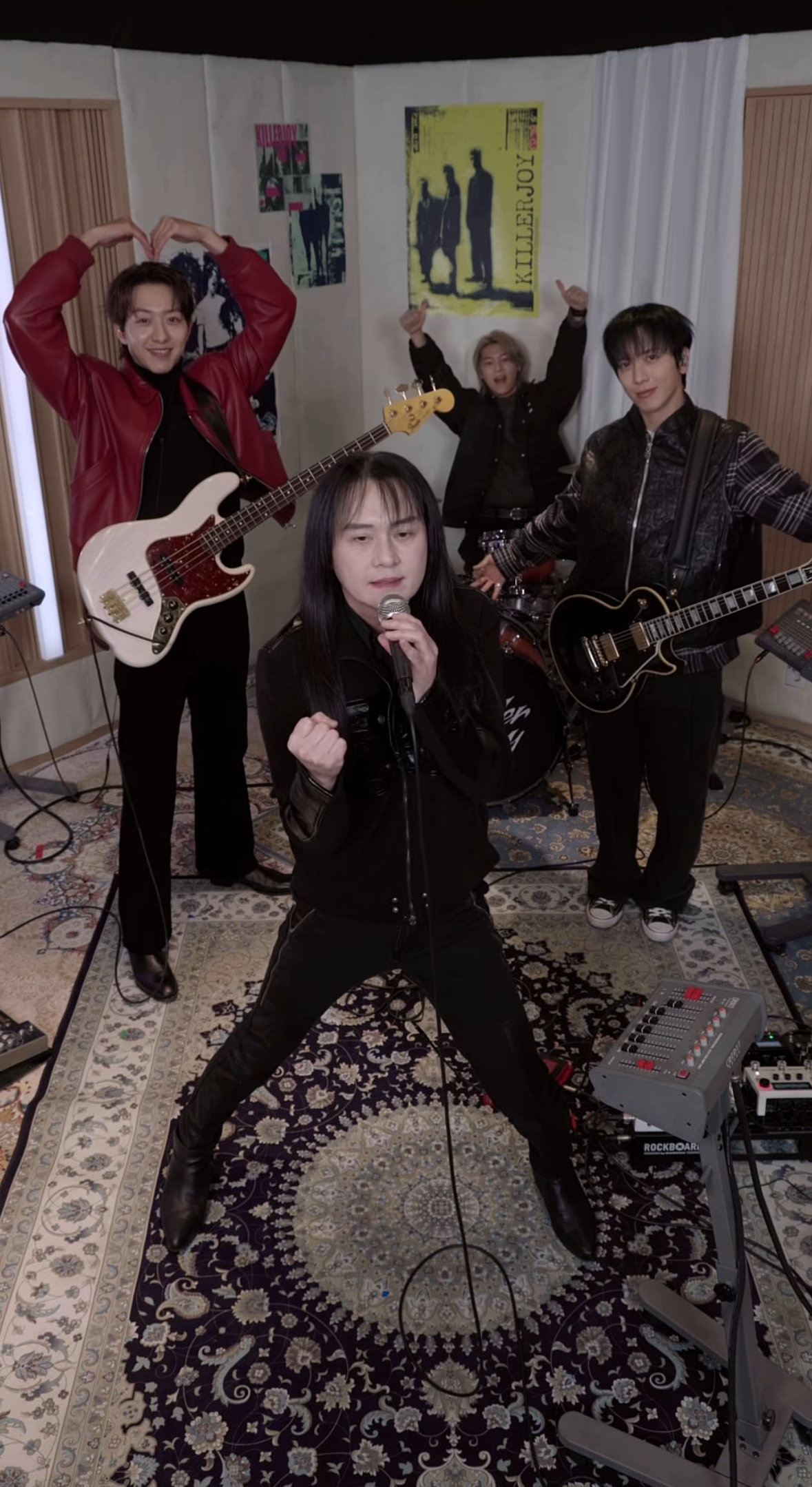 씨엔블루니까 가능한 그림. 보이넥스트도어 성호부터 리빙 레전드 김경호(가운데)까지, 씨엔블루의 새 노래 ‘킬러 조이’를 통해 ‘연쇄 보컬 차력쇼’에 나서 화제다.  사진제공|FNC엔터테인먼트